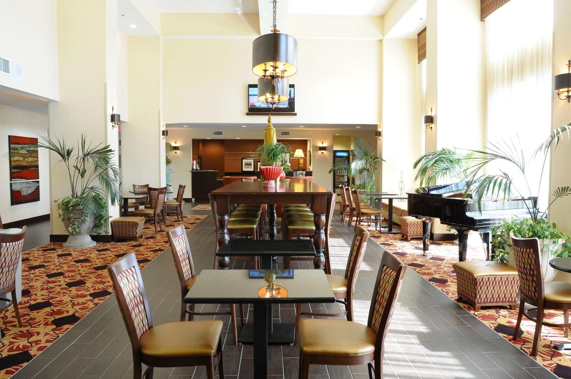 Hampton Inn & Suites Redding gallery photo in Redding, CA — image 8