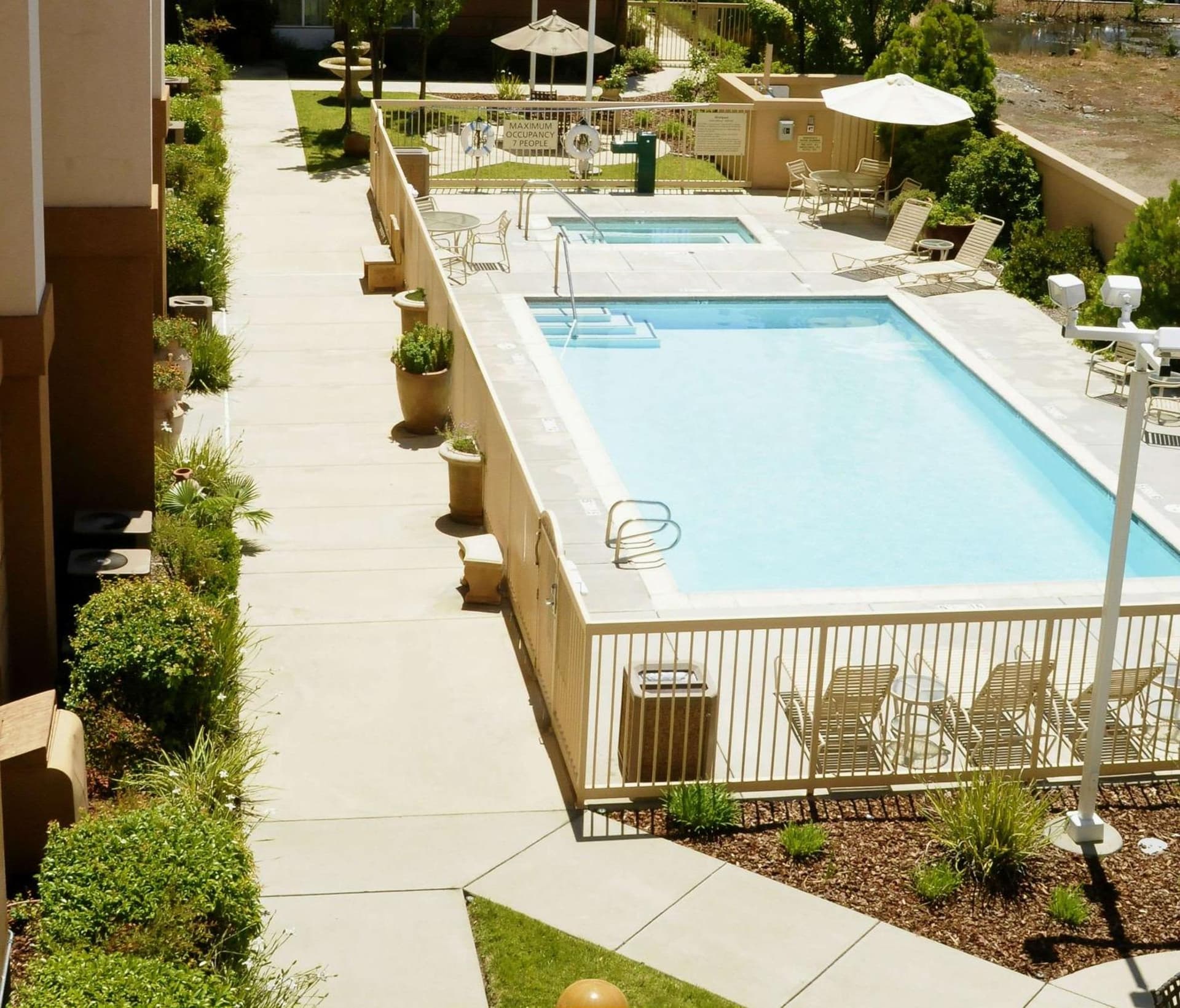 Hampton Inn & Suites Redding gallery photo in Redding, CA — image 17