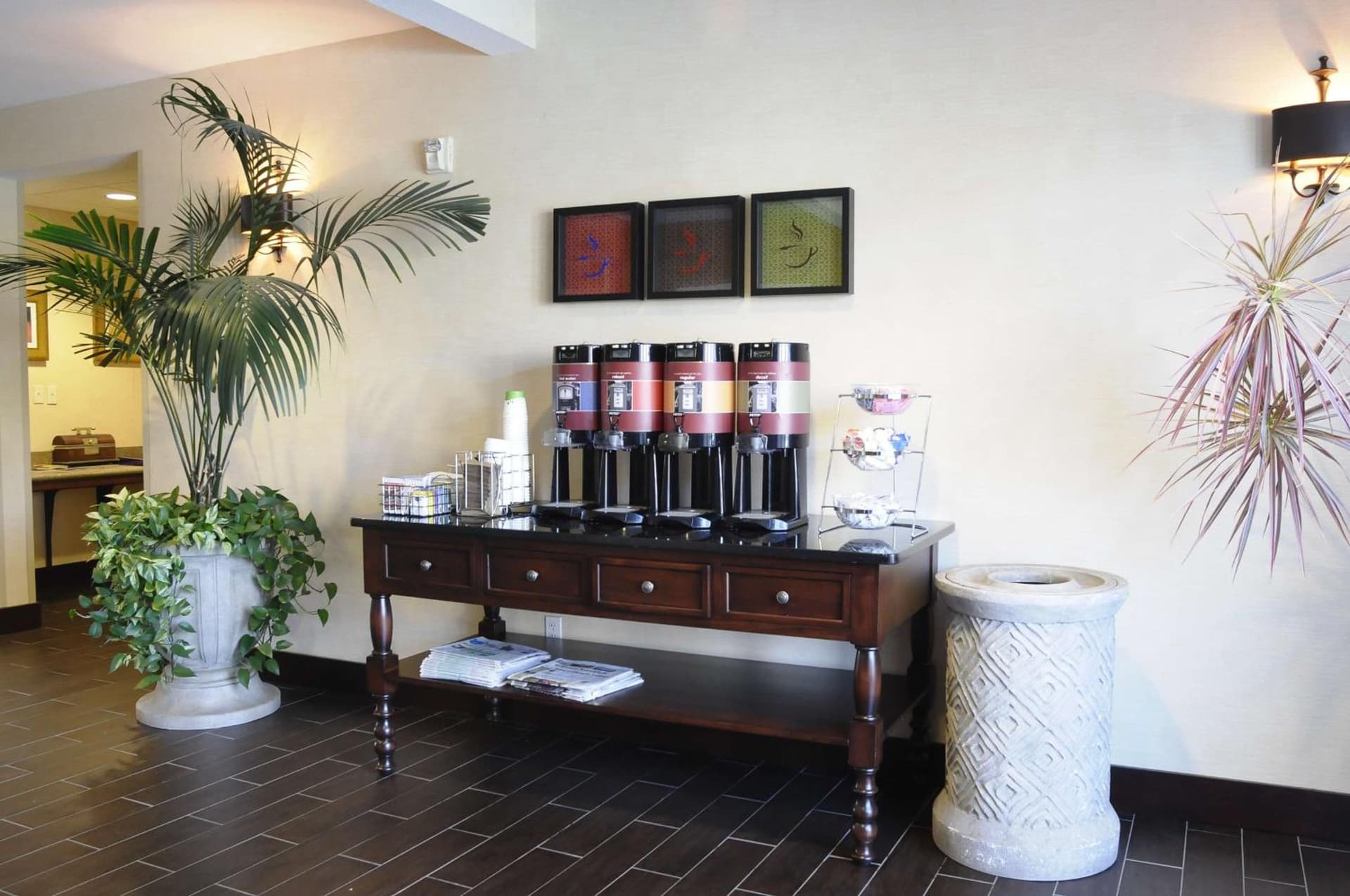 Hampton Inn & Suites Redding gallery photo in Redding, CA — image 10