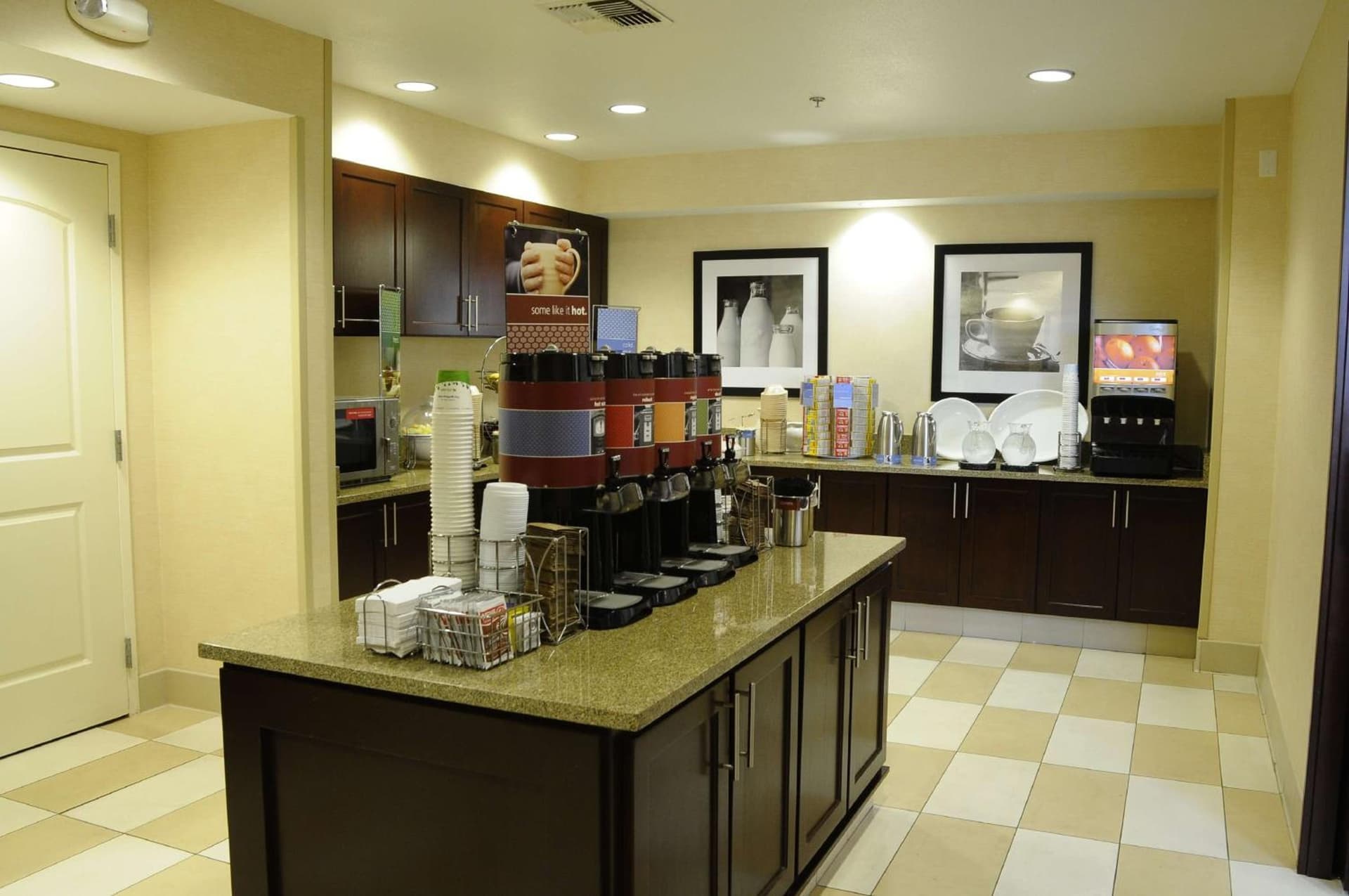 Hampton Inn & Suites Redding gallery photo in Redding, CA — image 13