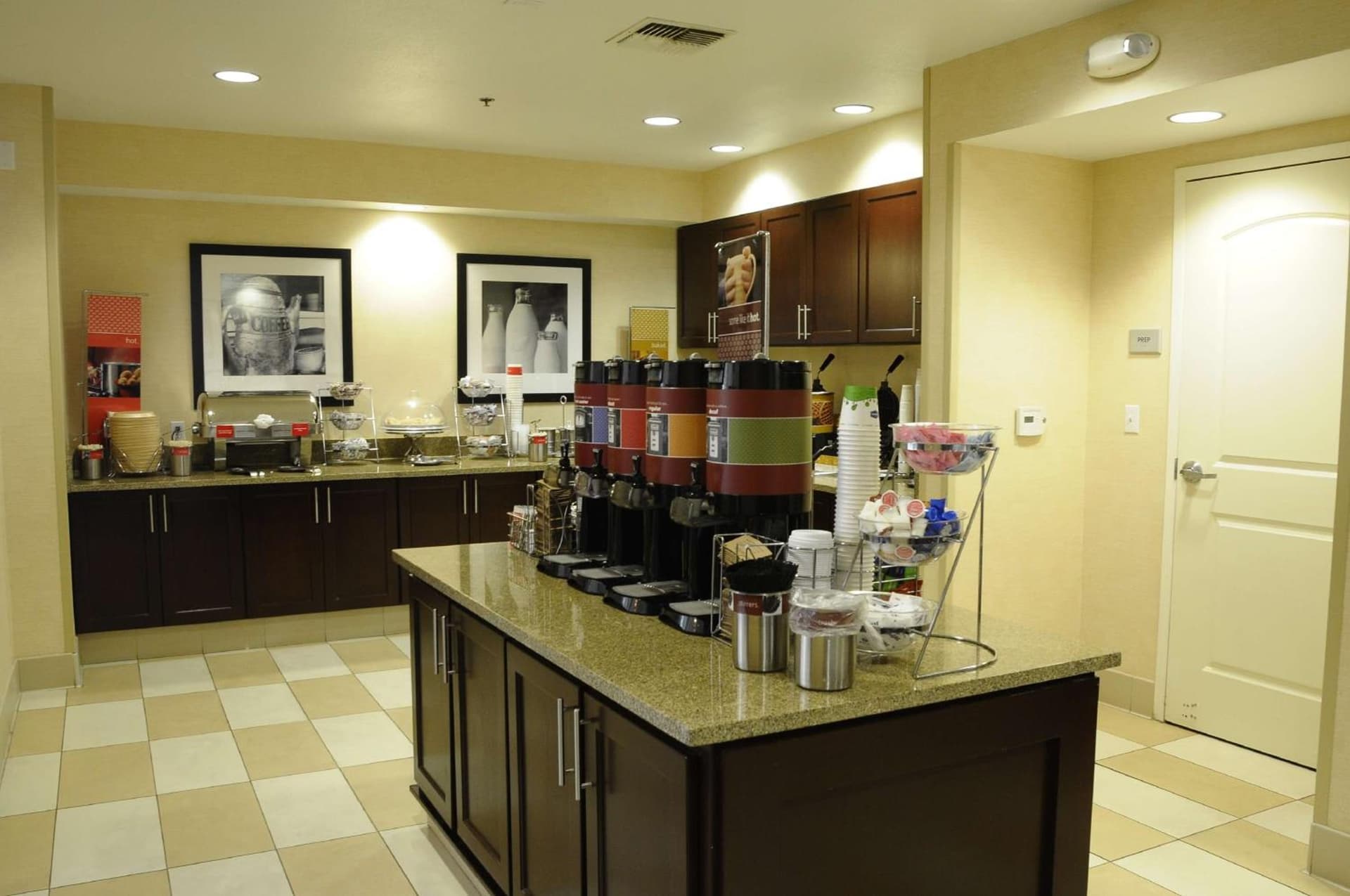 Hampton Inn & Suites Redding gallery photo in Redding, CA — image 19