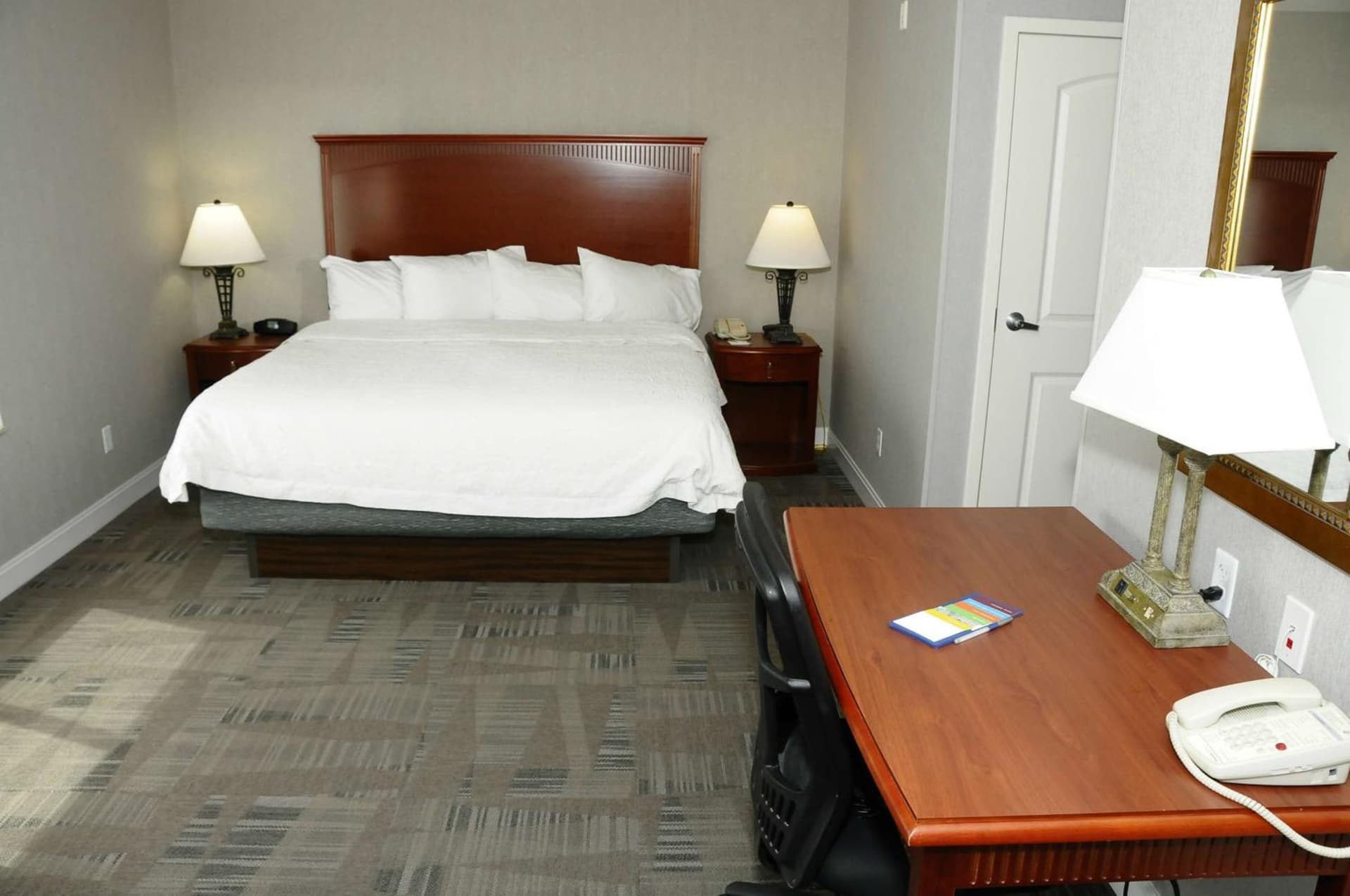 Hampton Inn & Suites Redding gallery photo in Redding, CA — image 9