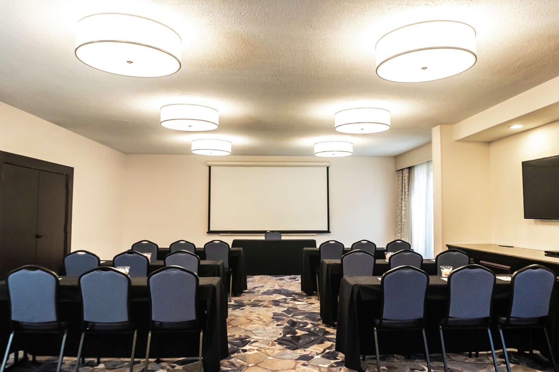 Hampton Inn Rock Hill interior in Rock Hill, SC — gallery photo 2