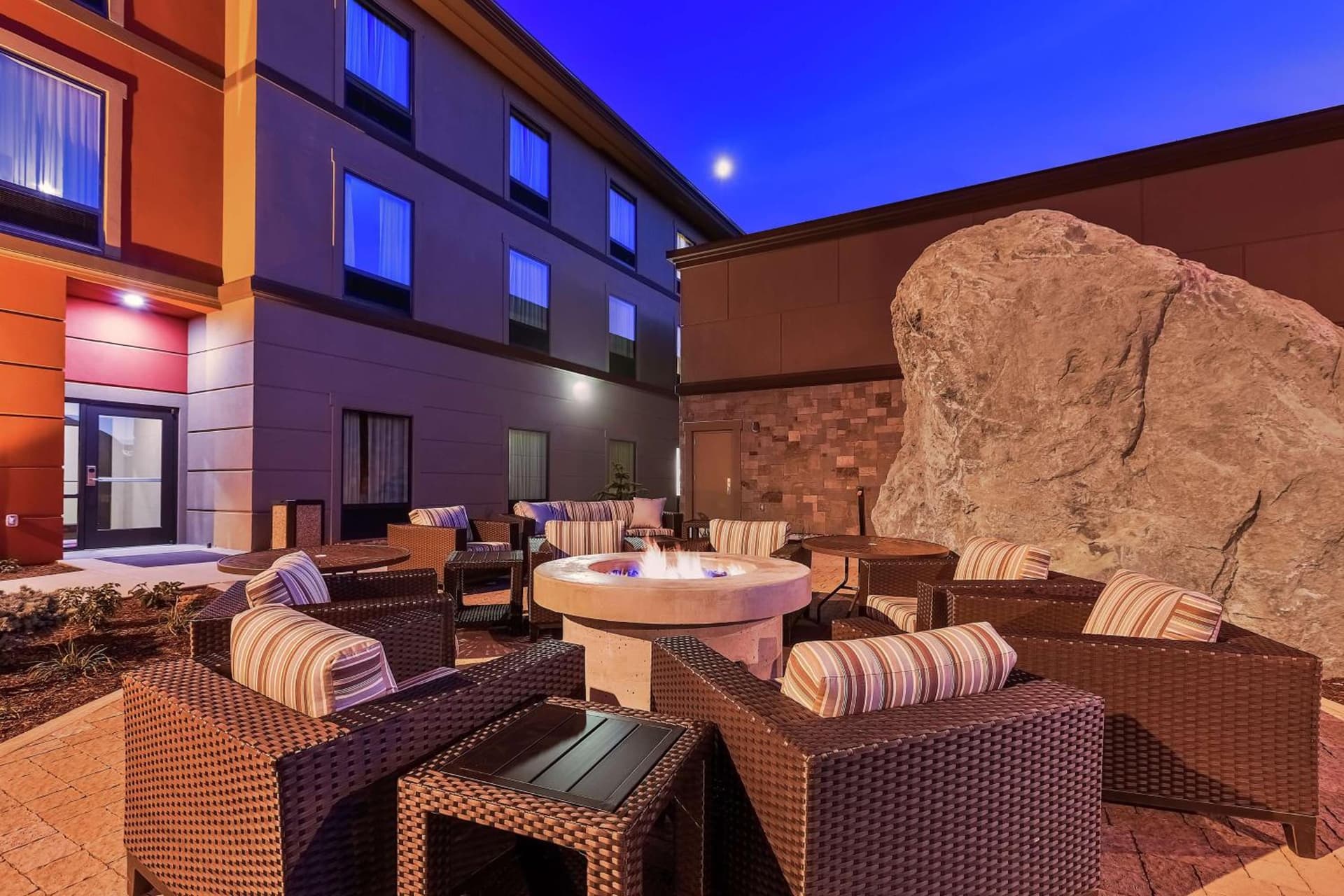 Hampton Inn & Suites Bend property views in Bend, OR — gallery photo 3