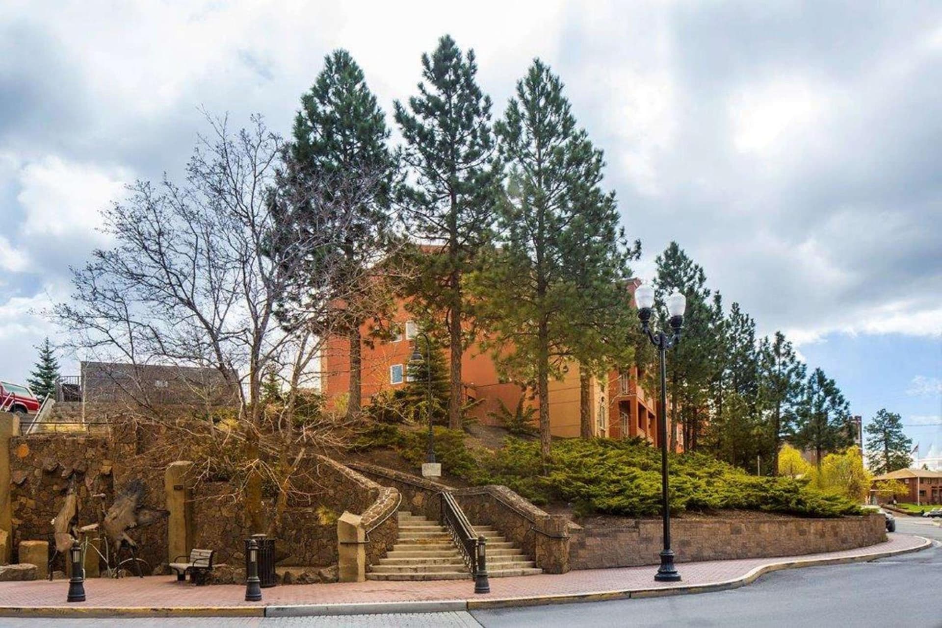 The Newberry Hotel Bend, Tapestry Collection by Hilton property views in Bend, OR — gallery photo 3