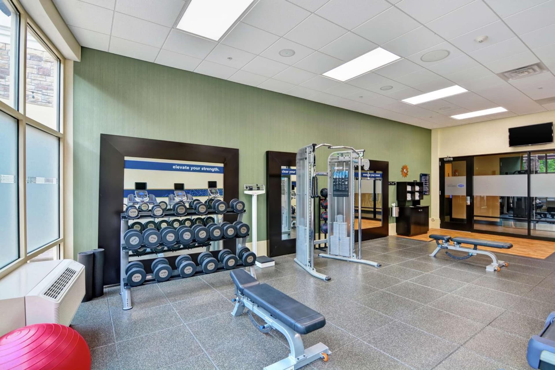 Hampton Inn & Suites Crabtree gallery photo in Raleigh, NC — image 38