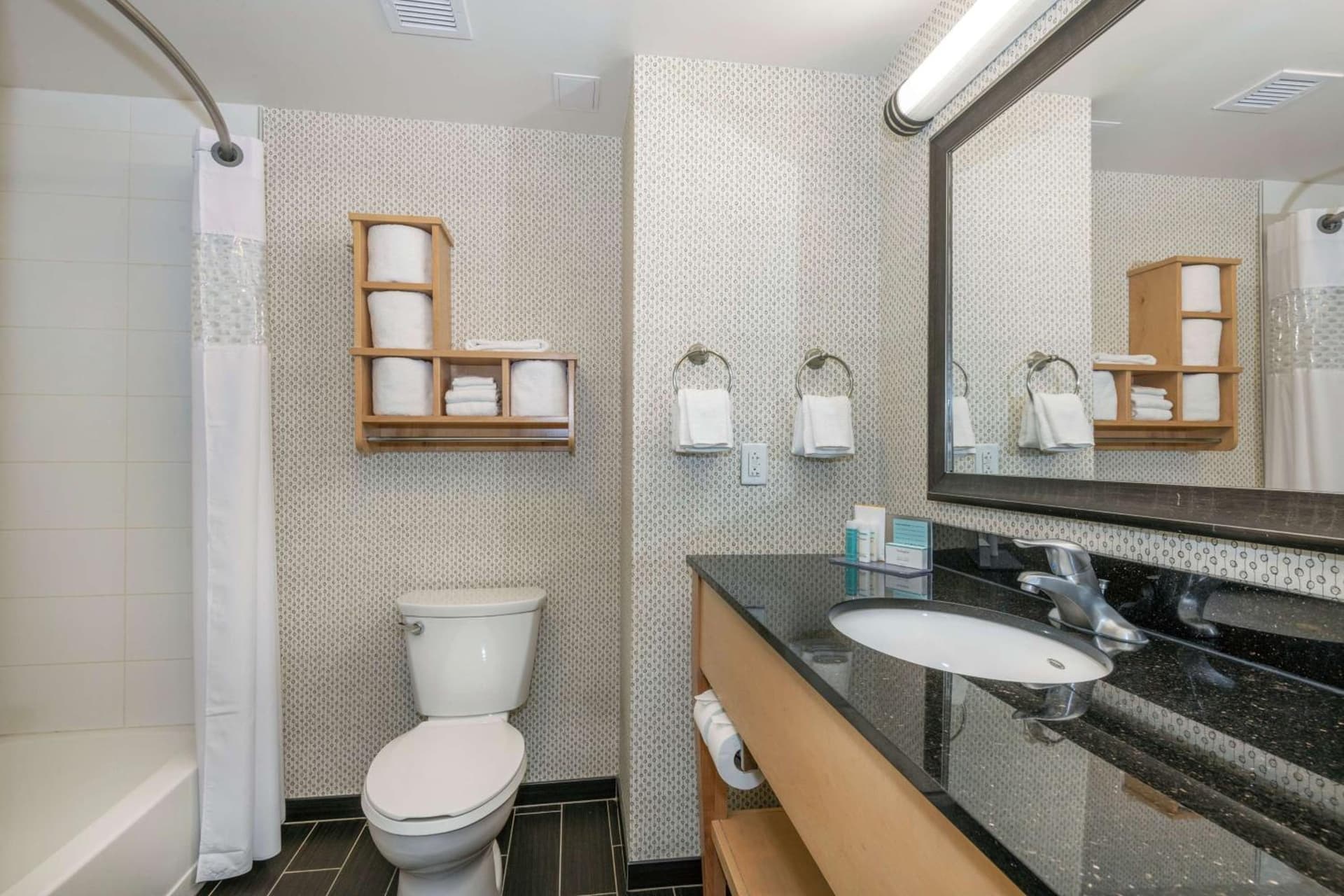 Hampton Inn & Suites Crabtree gallery photo in Raleigh, NC — image 46