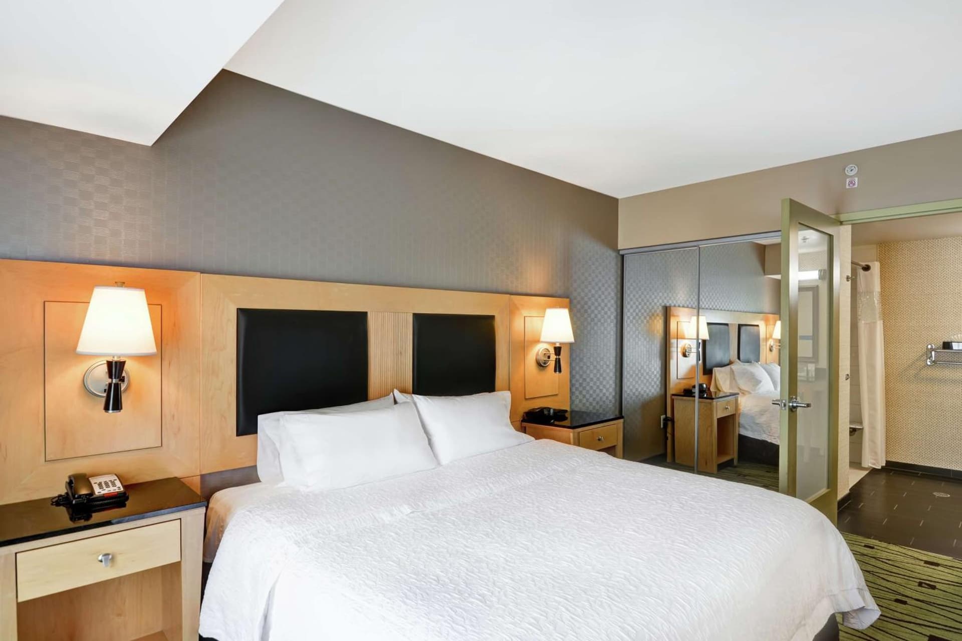 Hampton Inn & Suites Crabtree gallery photo in Raleigh, NC — image 53