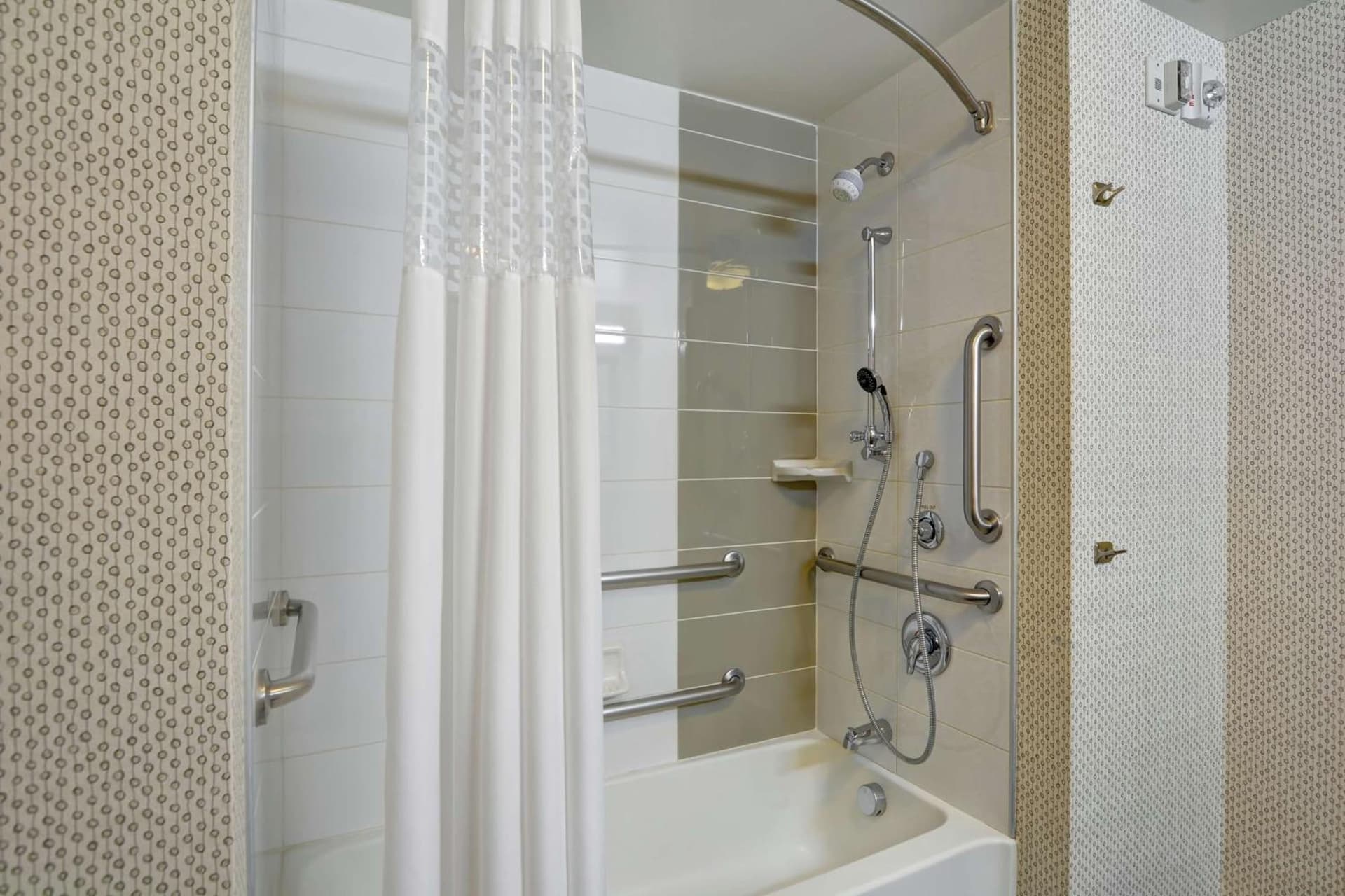 Hampton Inn & Suites Crabtree gallery photo in Raleigh, NC — image 51