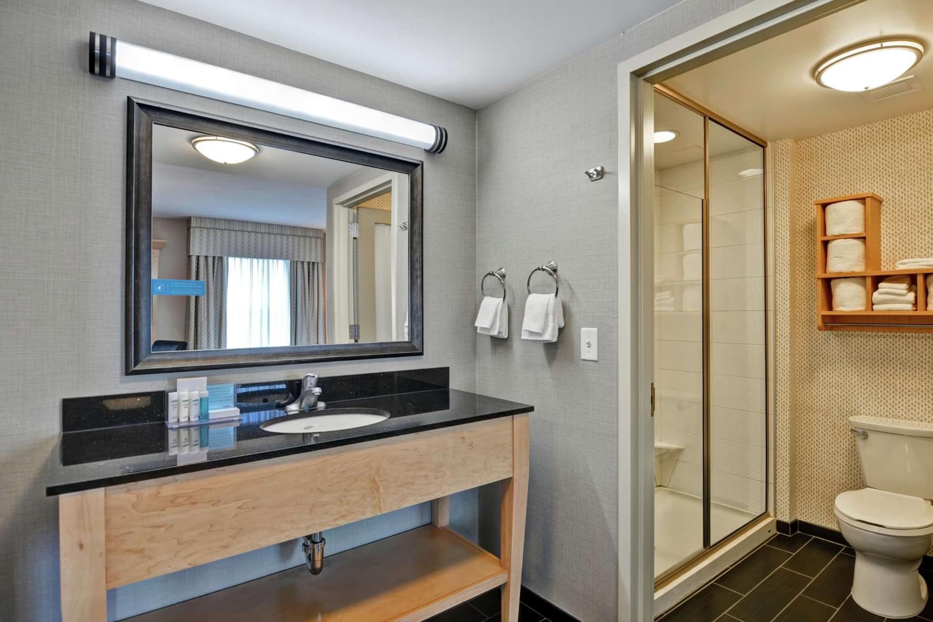 Hampton Inn & Suites Crabtree gallery photo in Raleigh, NC — image 7