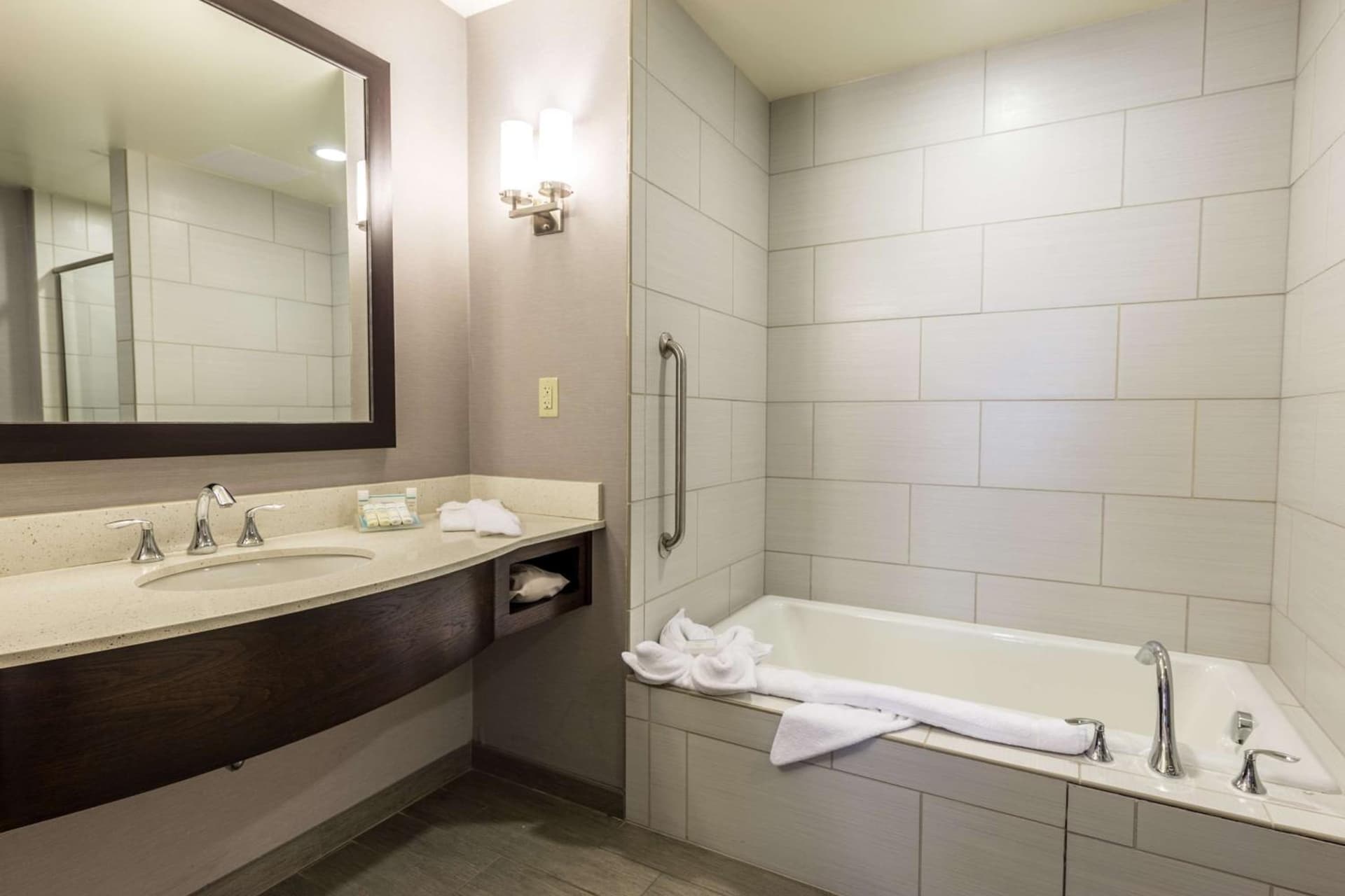 Hilton Garden Inn Raleigh Cary gallery photo in Cary, NC — image 36