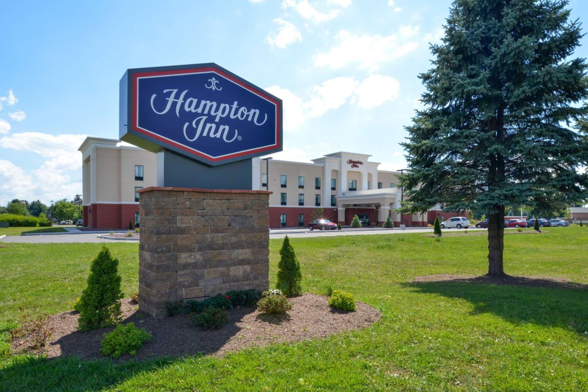 Hampton Inn Rome interior in Rome, NY — gallery photo 2