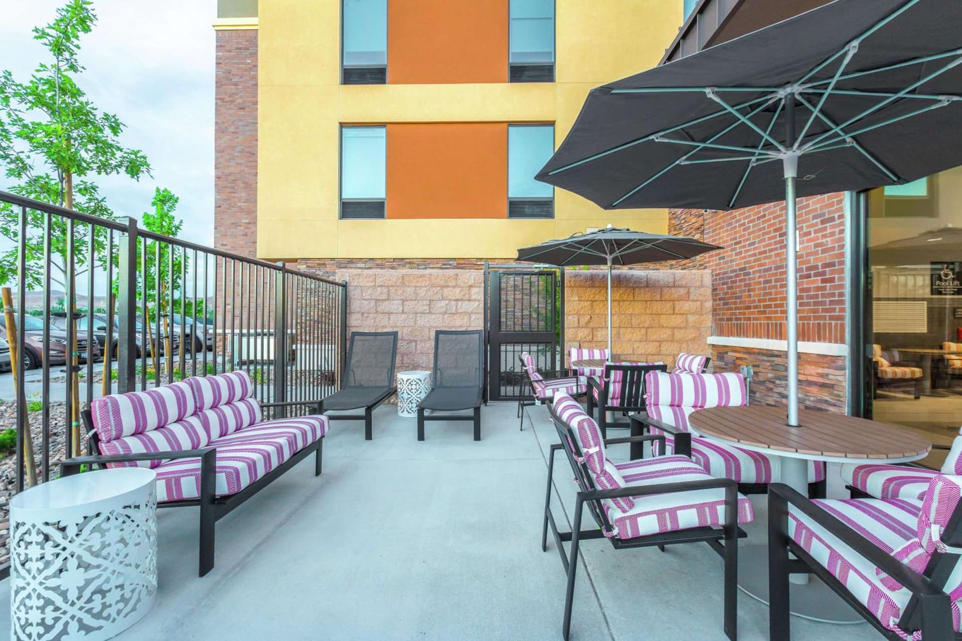 Hampton Inn & Suites Reno/Sparks interior in Reno, NV — gallery photo 2