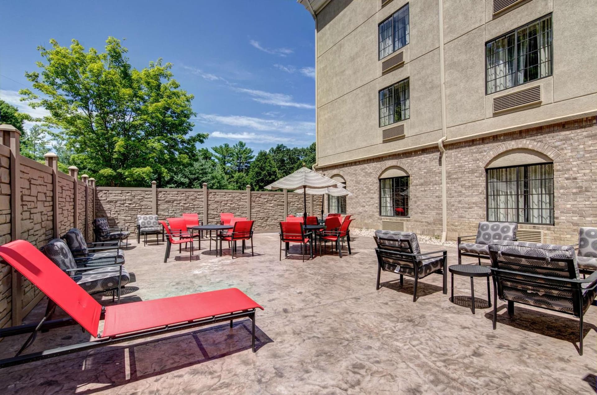 Hampton Inn Salem interior in Salem, VA — gallery photo 2