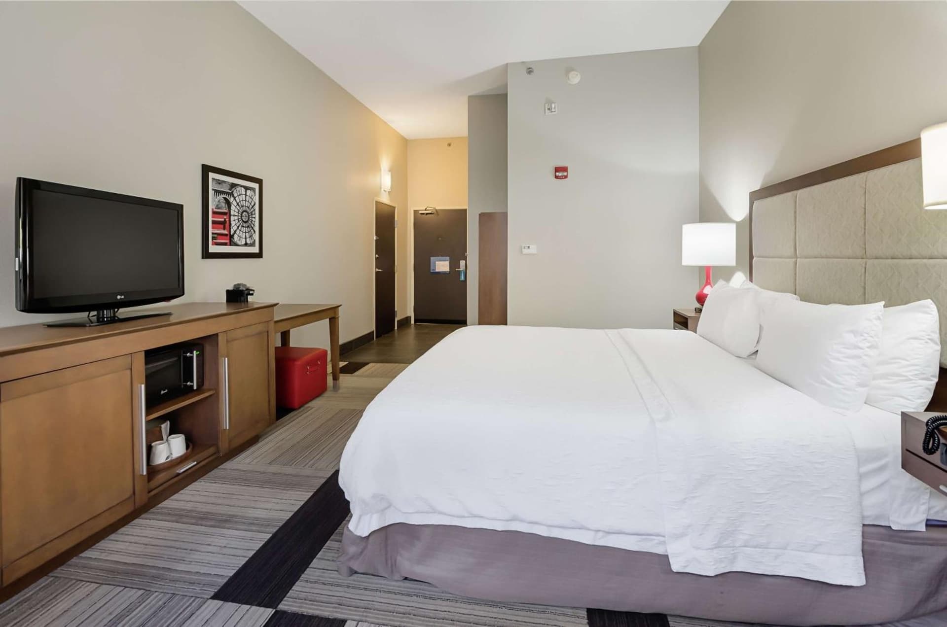 Hampton Inn Salem interior in Salem, VA — gallery photo 2