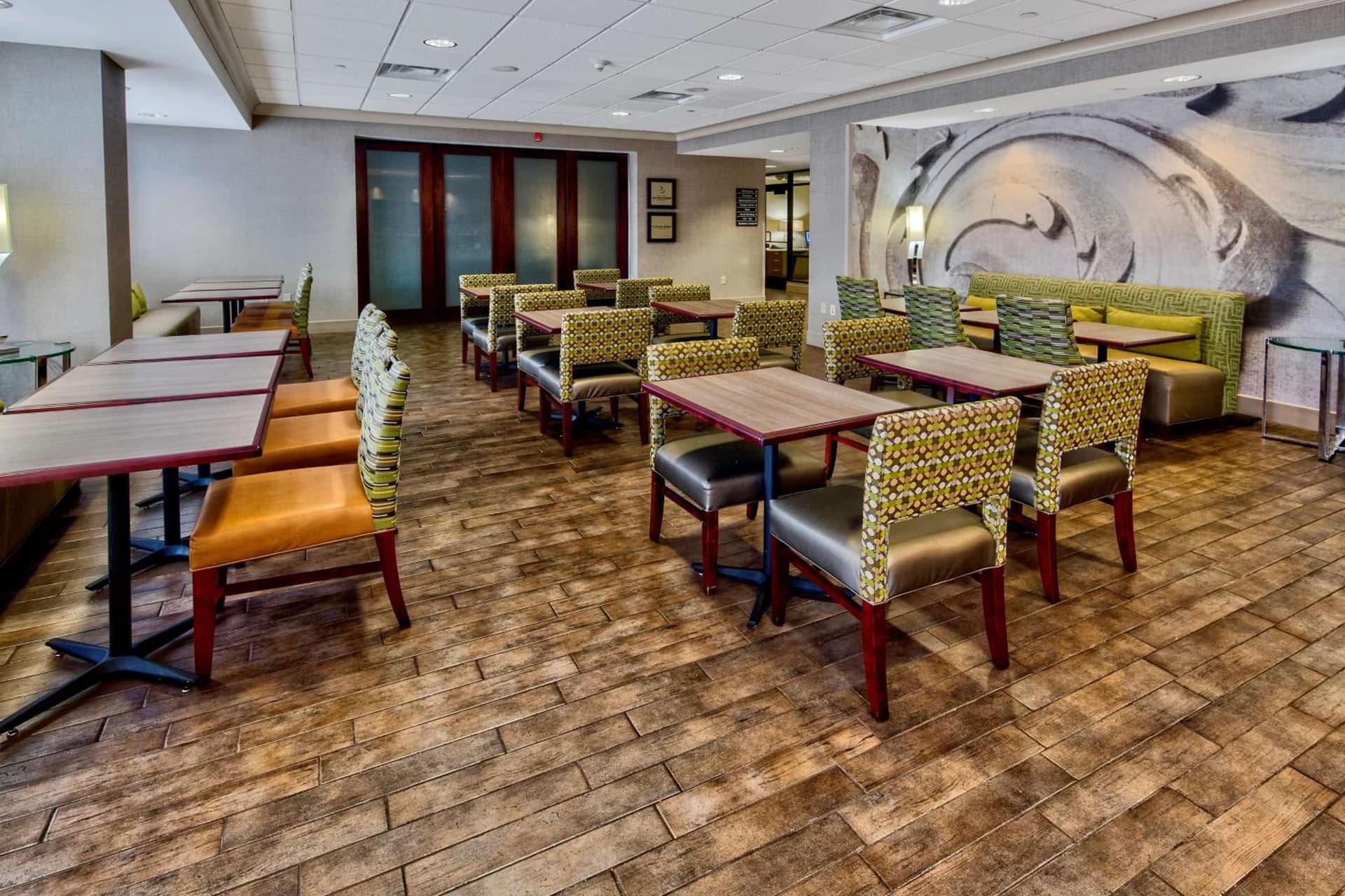 Hampton Inn Rochester - Irondequoit gallery photo in Rochester, NY — image 23