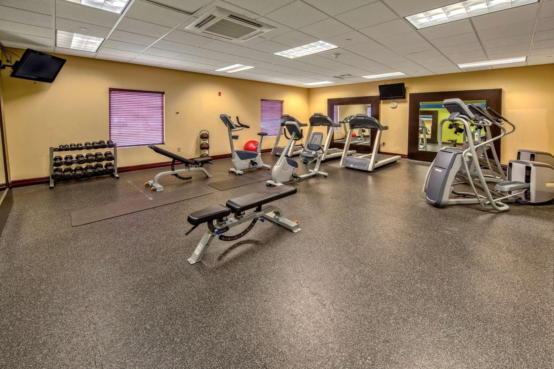 Hampton Inn Rochester - Irondequoit gallery photo in Rochester, NY — image 18