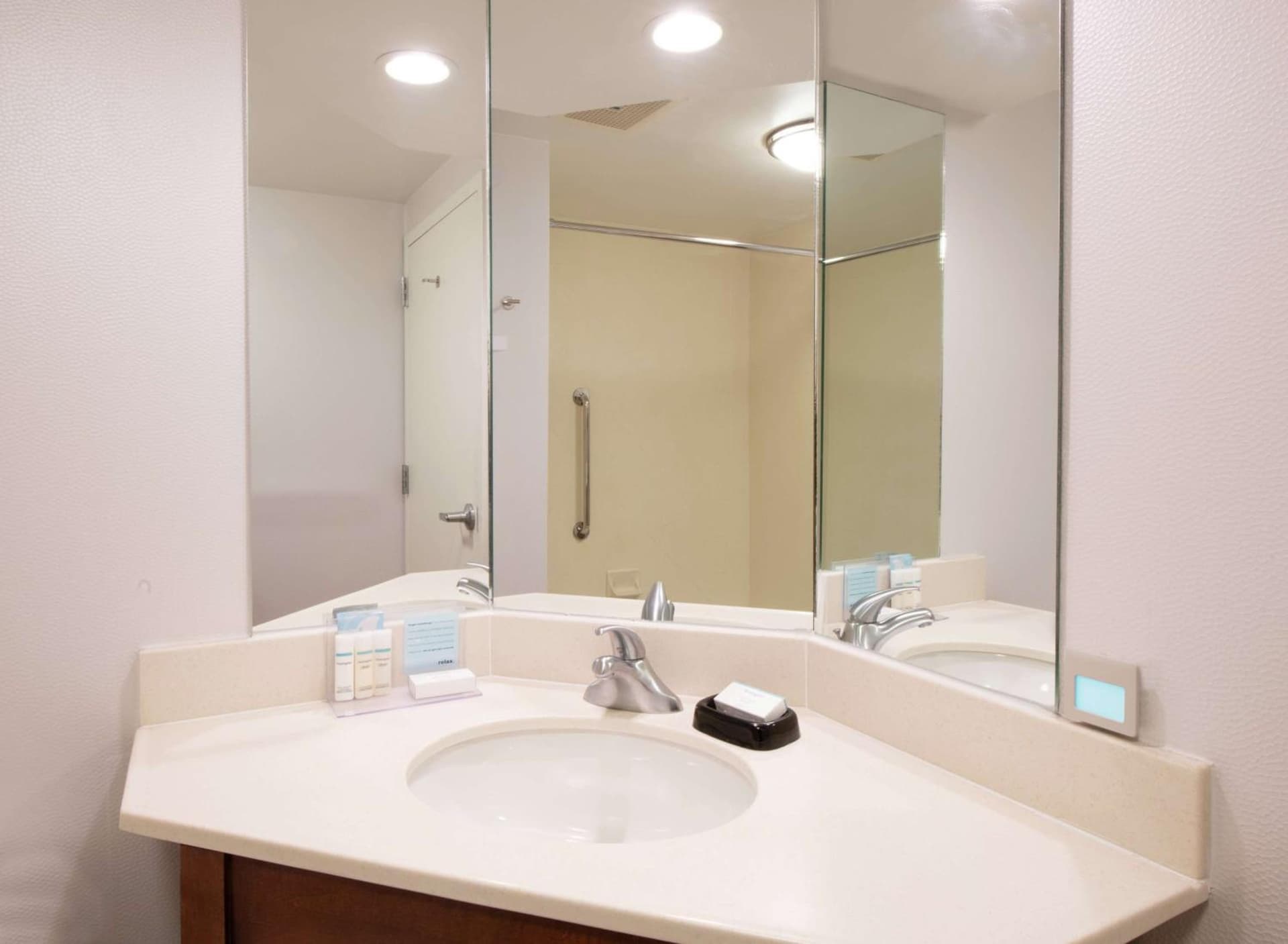 Hampton Inn & Suites Rochester/Victor gallery photo in Victor — image 29