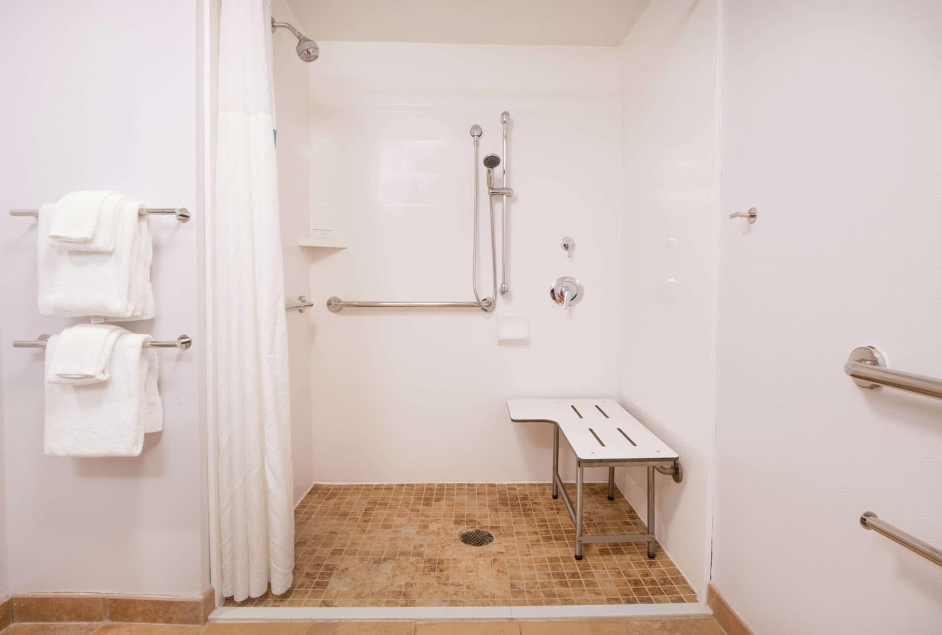 Hampton Inn & Suites Rochester/Victor gallery photo in Victor — image 50