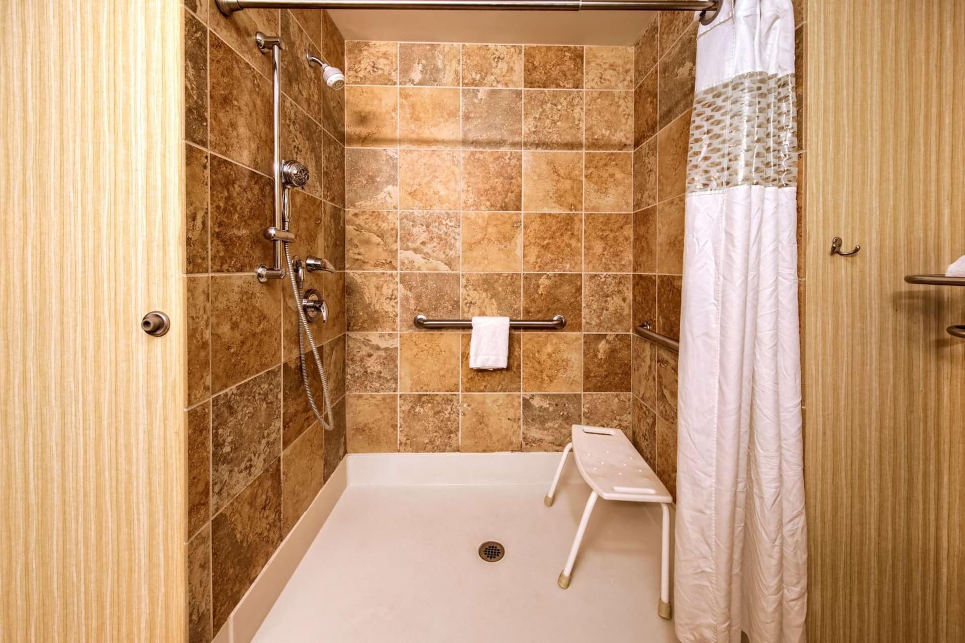 Hampton Inn Rochester - Irondequoit interior in Rochester, NY — gallery photo 2