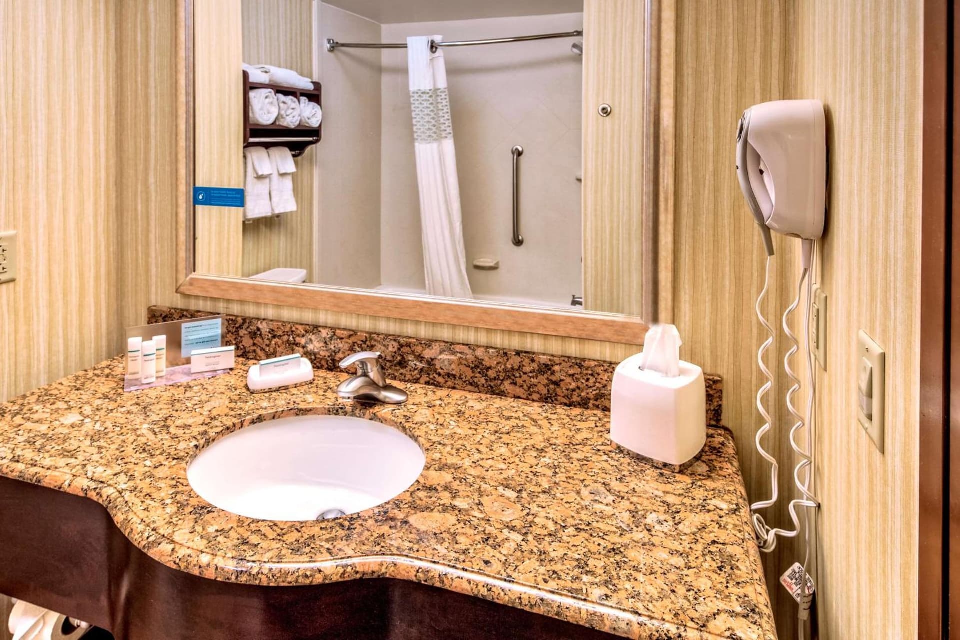 Hampton Inn Rochester - Irondequoit gallery photo in Rochester, NY — image 15
