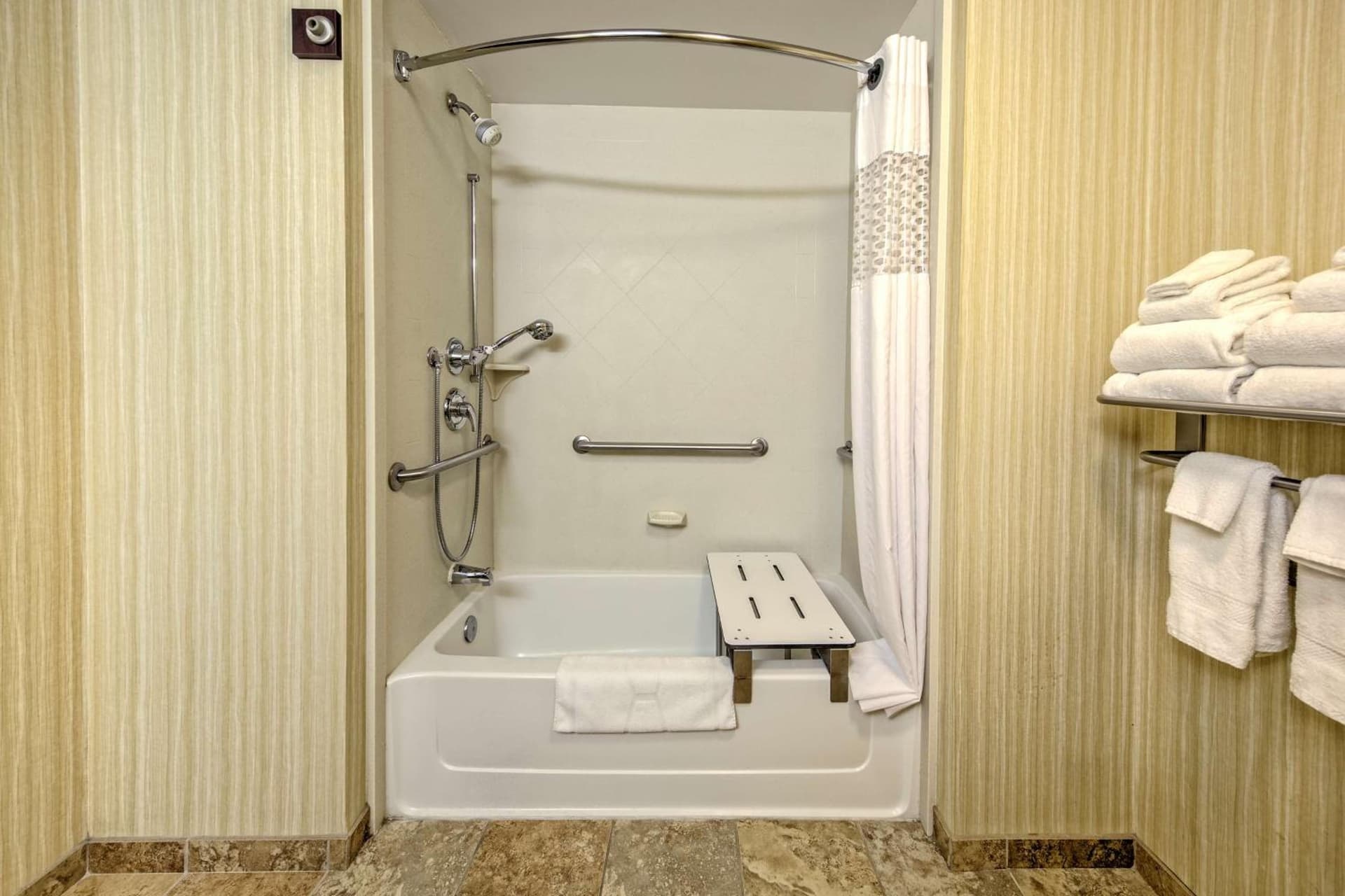 Hampton Inn Rochester - Irondequoit gallery photo in Rochester, NY — image 11