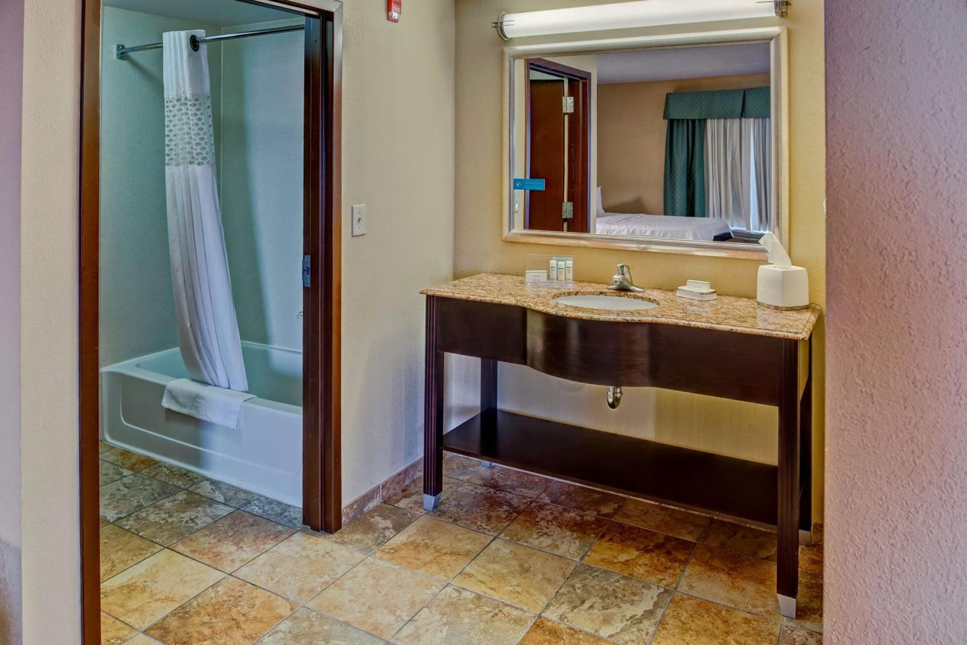 Hampton Inn Rochester - Irondequoit gallery photo in Rochester, NY — image 17