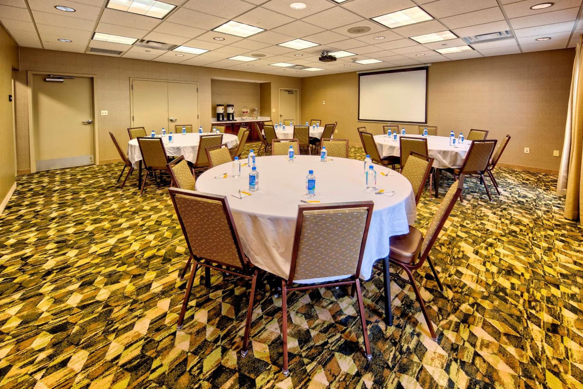 Hampton Inn Rochester - Irondequoit gallery photo in Rochester, NY — image 19