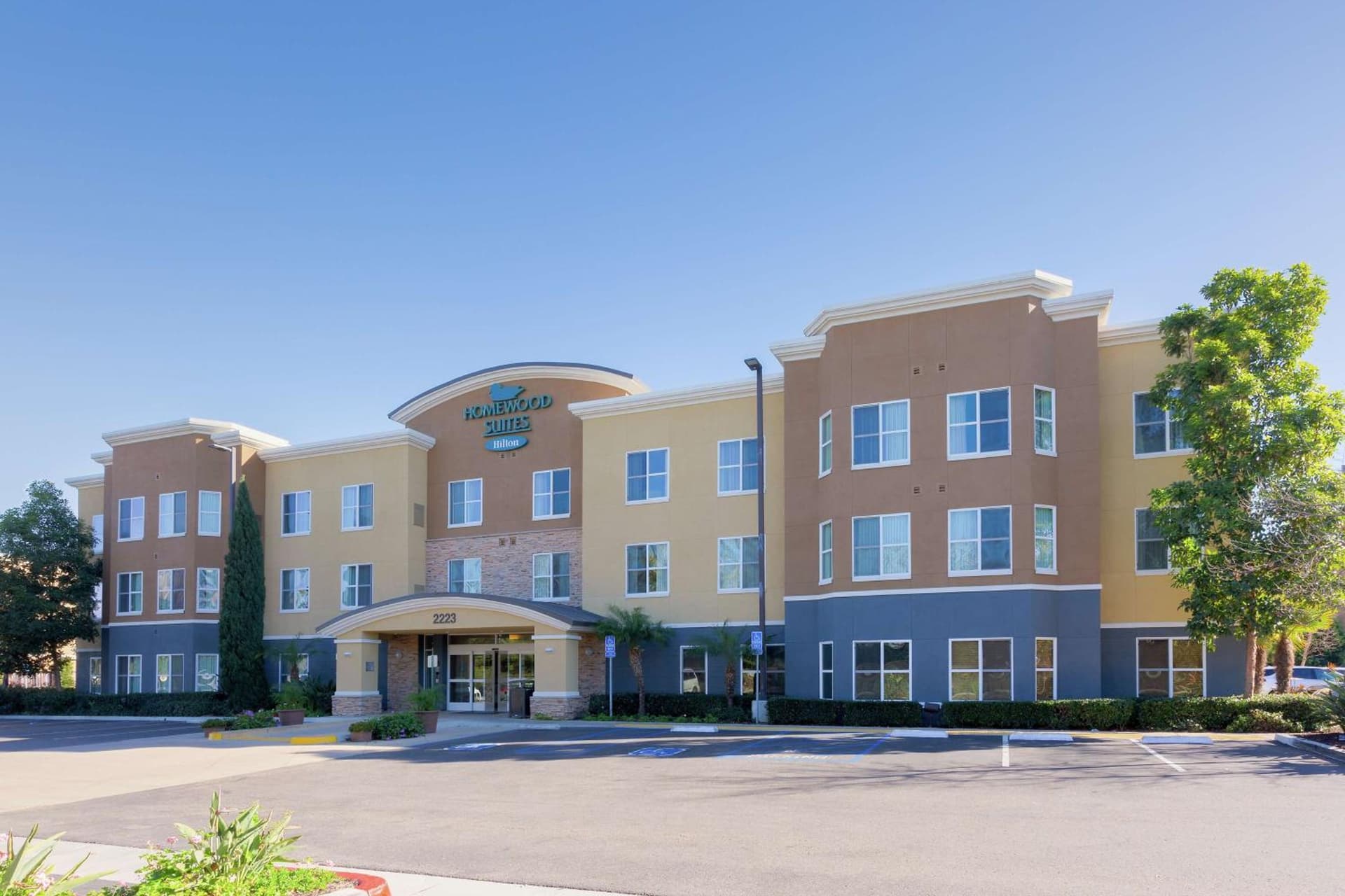 Homewood Suites by Hilton Carlsbad-North San Diego County interior in Carlsbad, CA — gallery photo 2