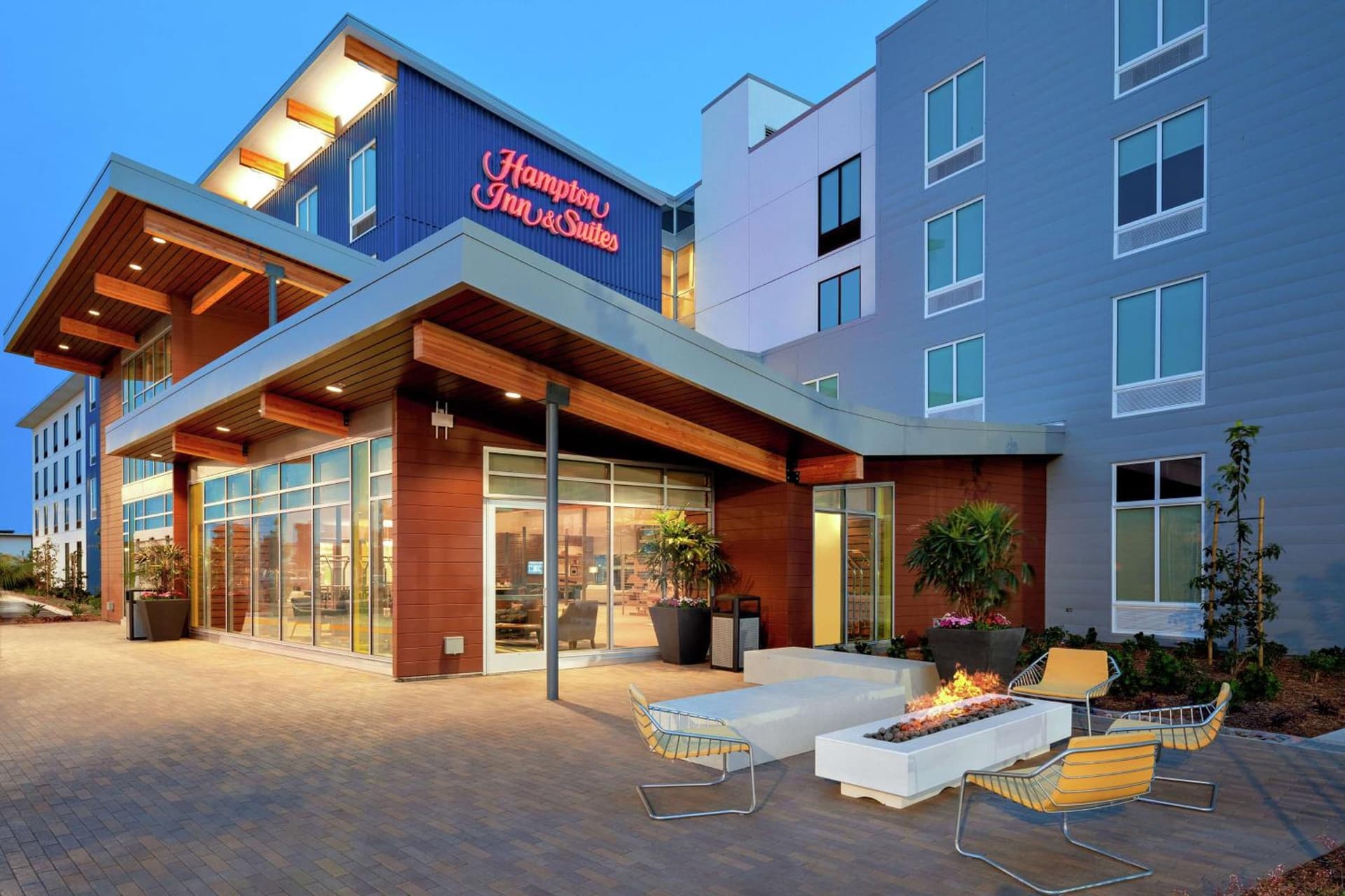 Hampton Inn & Suites San Diego Airport Liberty Station interior in San Diego, CA — gallery photo 2