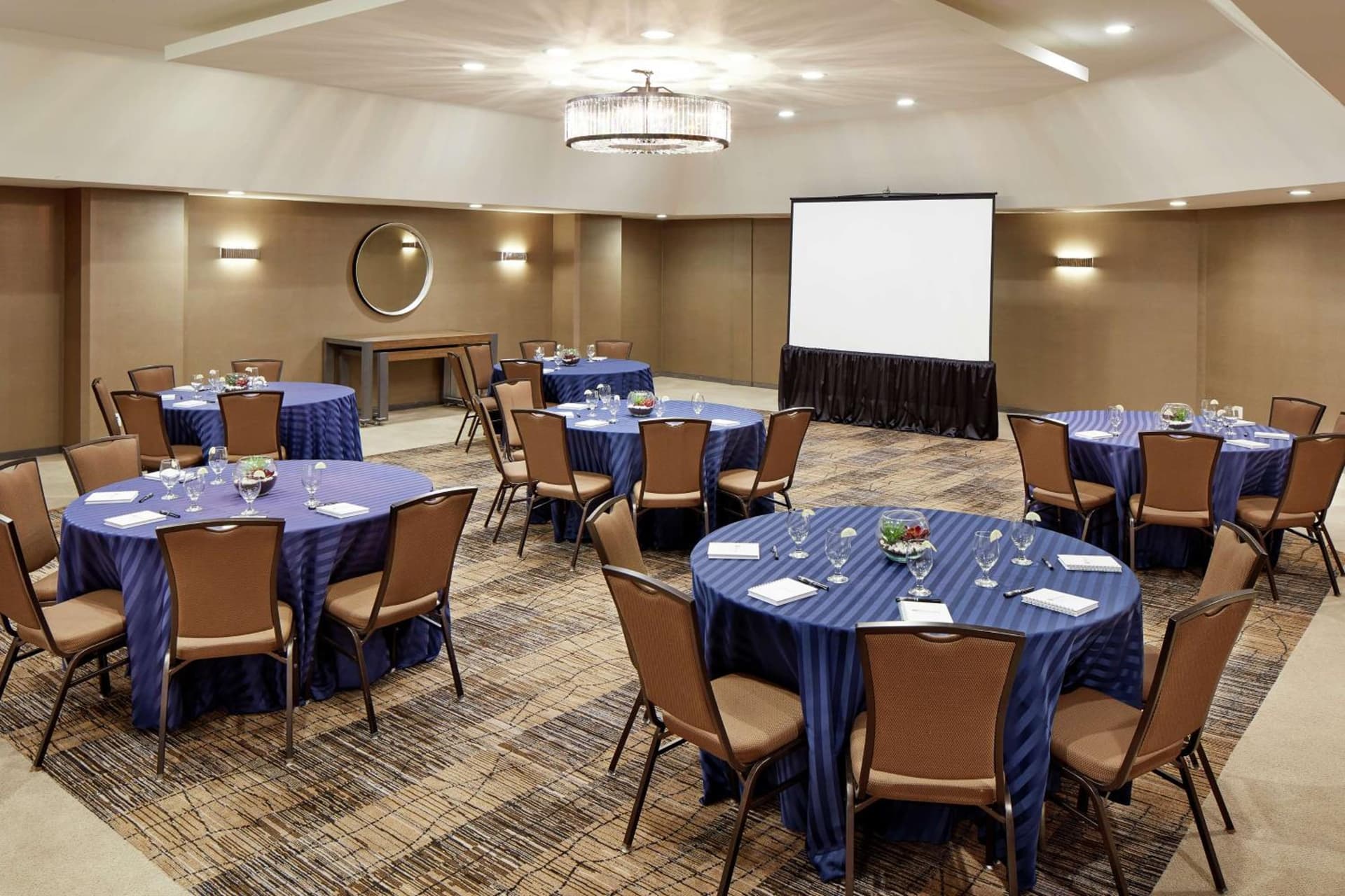 Hilton Garden Inn San Diego Mission Valley/Stadium gallery photo in San Diego, CA — image 6