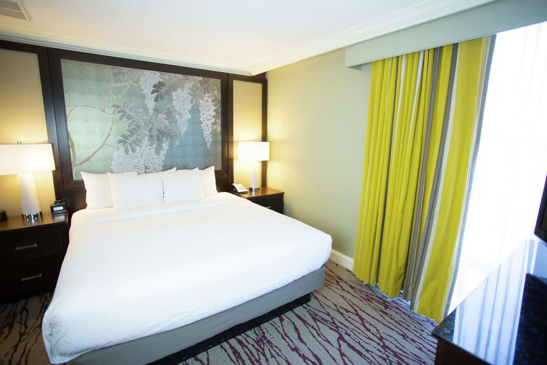 DoubleTree by Hilton Historic Savannah interior in Savannah, GA — gallery photo 2