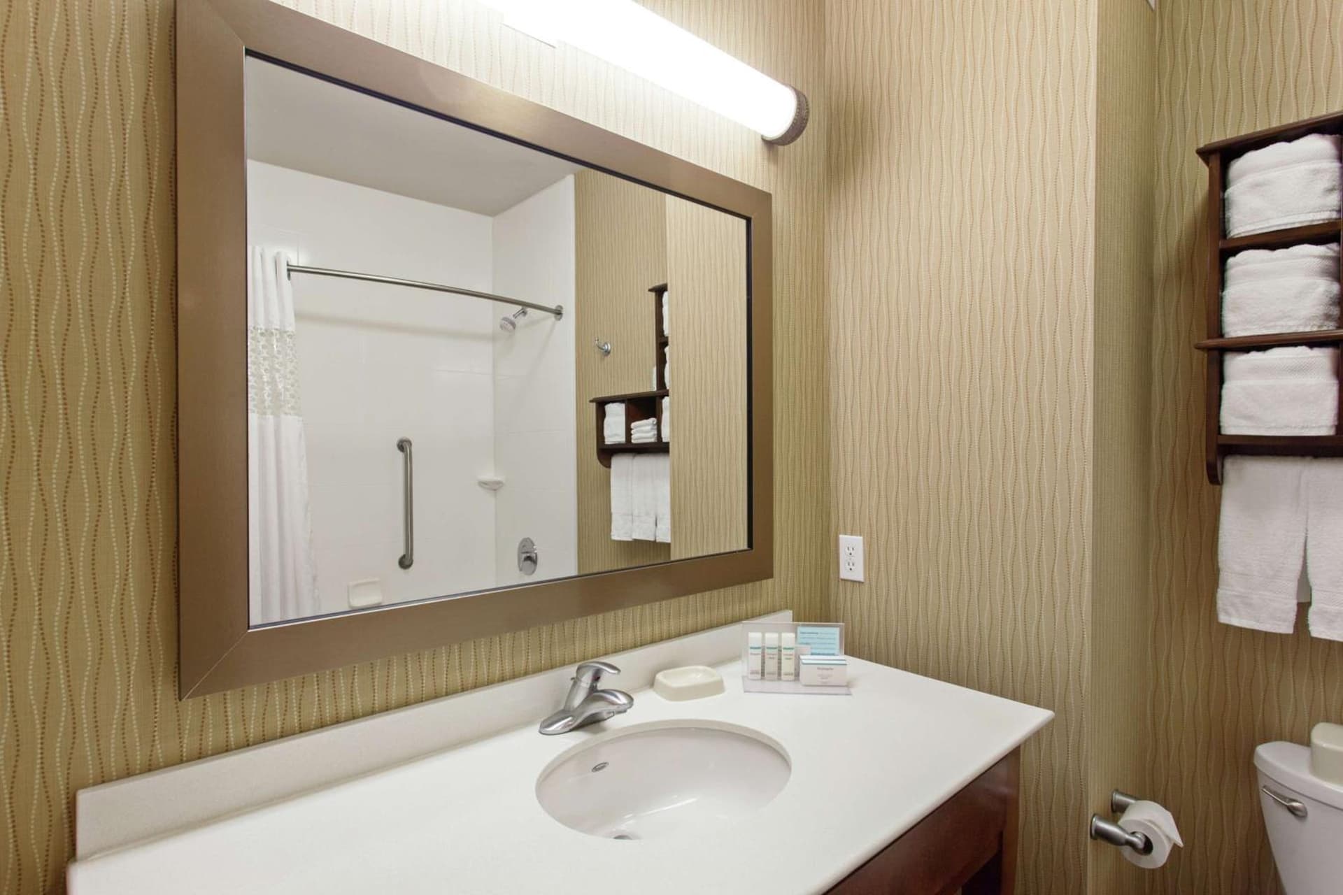 Hampton Inn Seattle/Everett Downtown gallery photo in Everett, WA — image 24