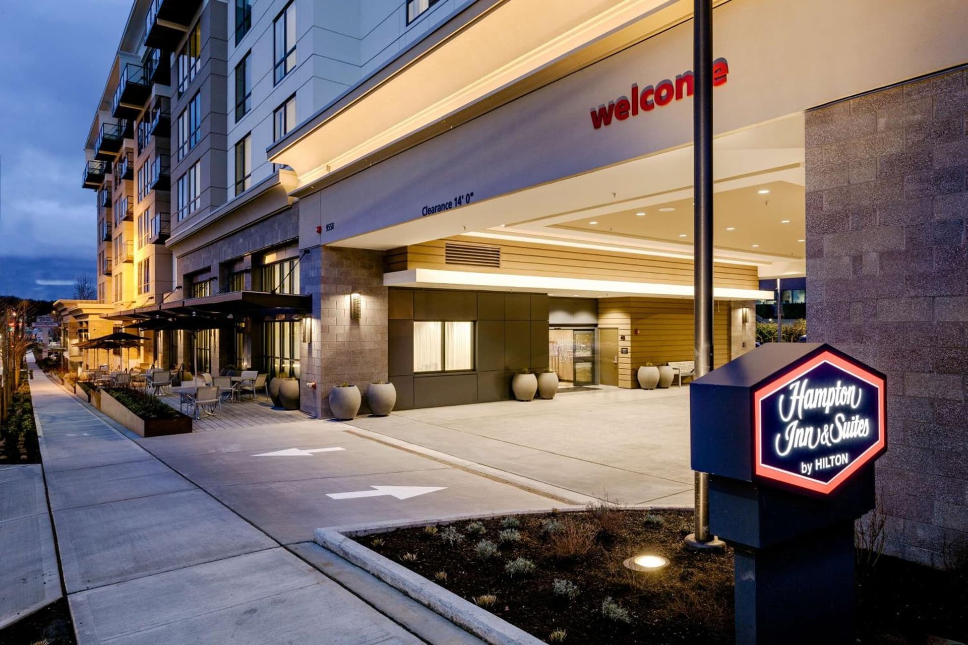 Hampton Inn & Suites by Hilton Seattle/Northgate interior in Seattle, WA — gallery photo 2