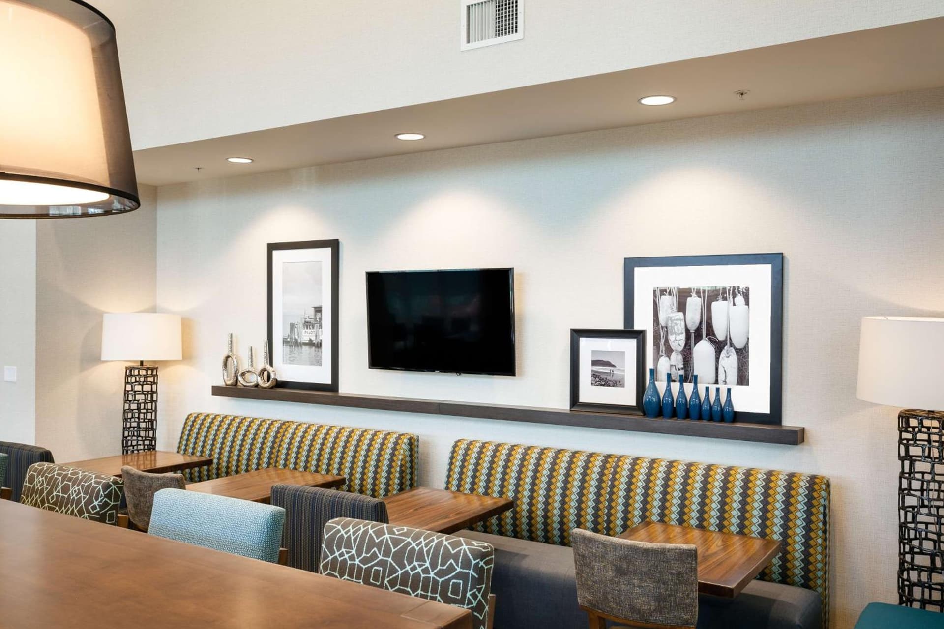 Hampton Inn & Suites by Hilton Seattle/Northgate gallery photo in Seattle, WA — image 10
