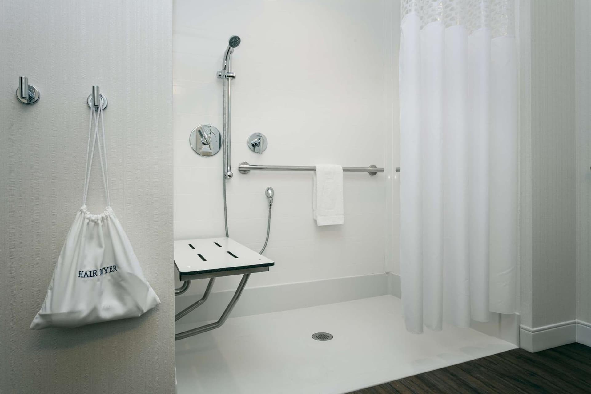 Hampton Inn & Suites by Hilton Seattle/Northgate gallery photo in Seattle, WA — image 33