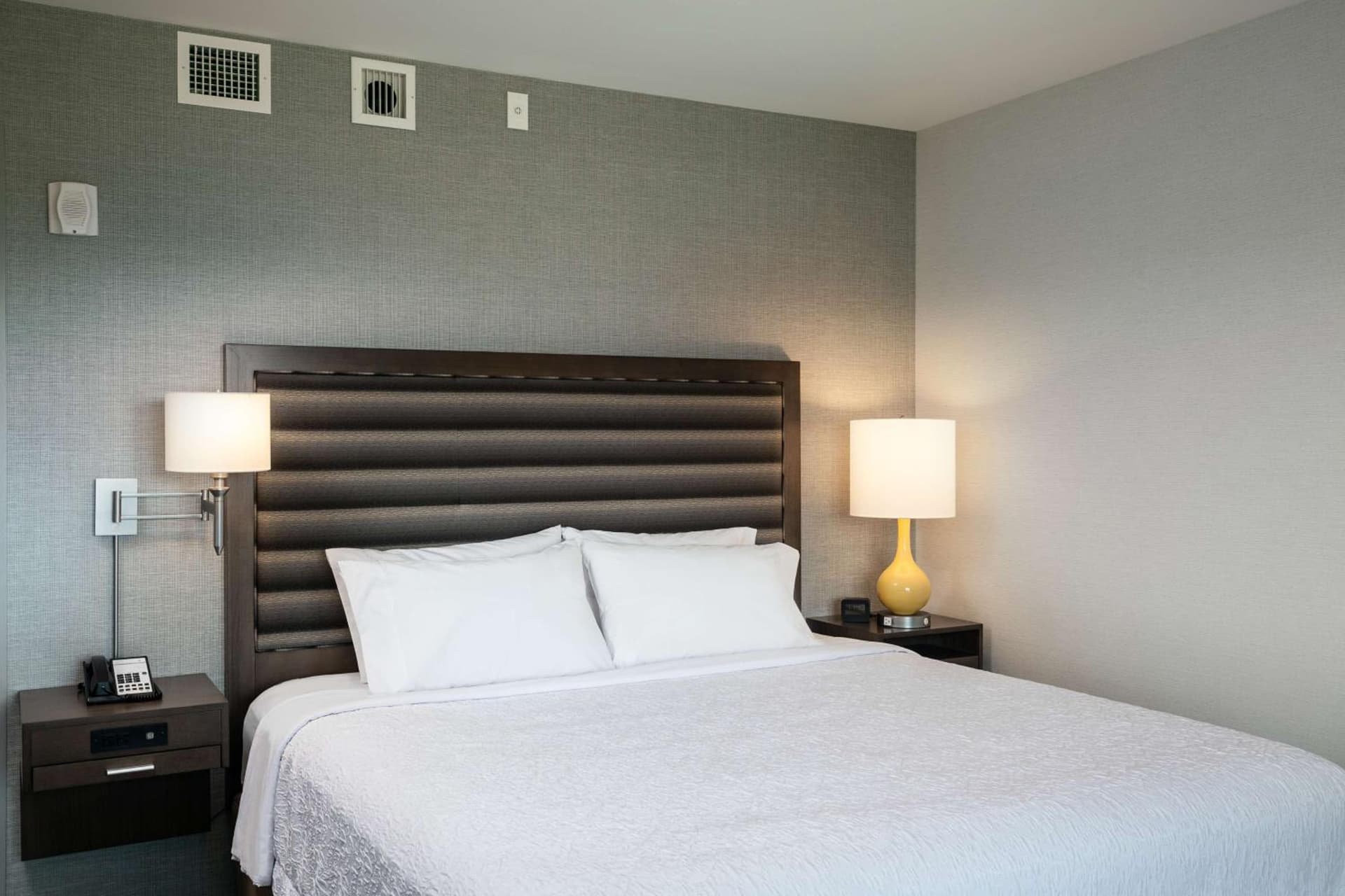 Hampton Inn & Suites by Hilton Seattle/Northgate gallery photo in Seattle, WA — image 28