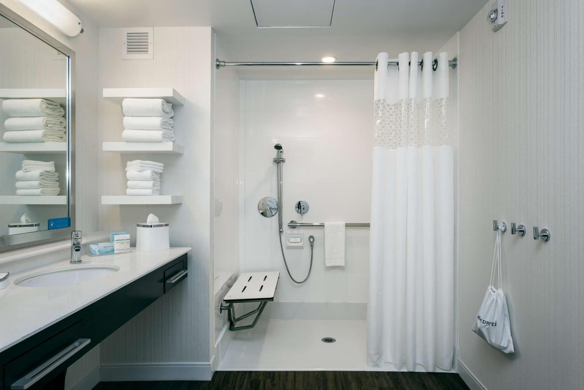 Hampton Inn & Suites by Hilton Seattle/Northgate gallery photo in Seattle, WA — image 40
