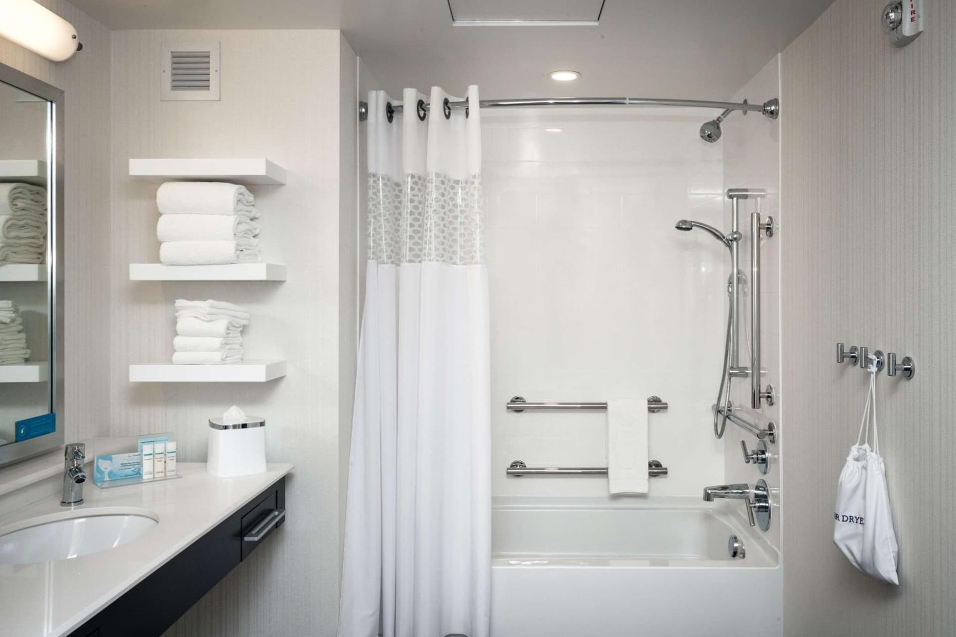 Hampton Inn & Suites by Hilton Seattle/Northgate gallery photo in Seattle, WA — image 31