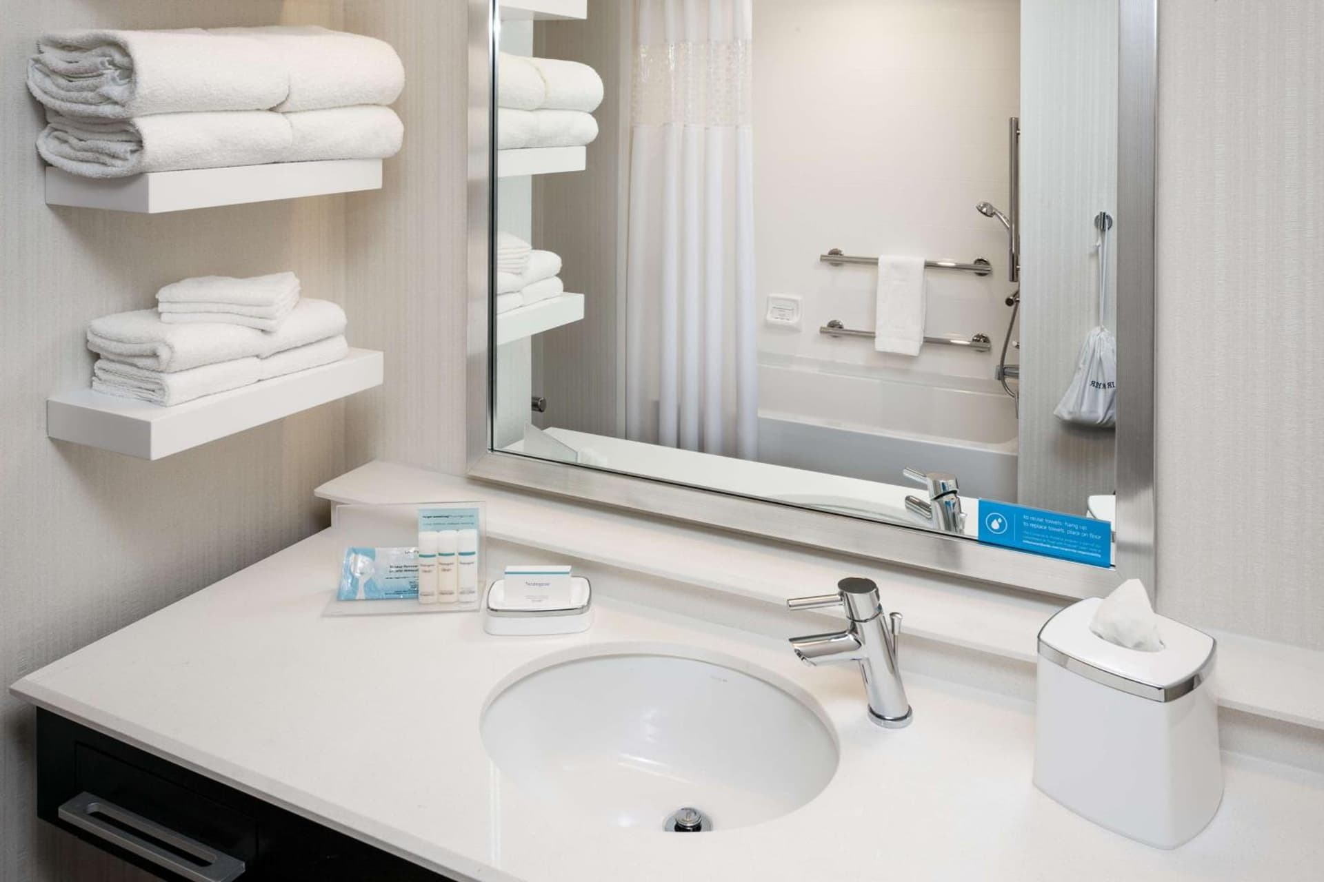 Hampton Inn & Suites by Hilton Seattle/Northgate interior in Seattle, WA — gallery photo 2