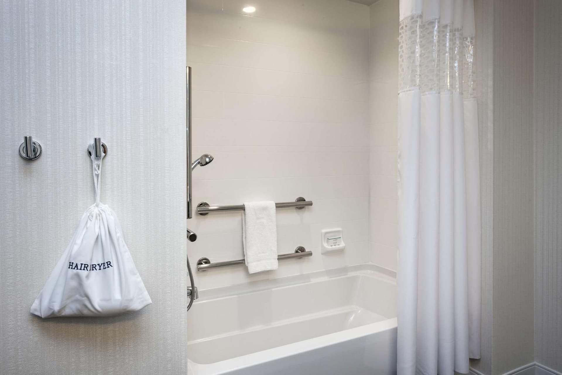 Hampton Inn & Suites by Hilton Seattle/Northgate gallery photo in Seattle, WA — image 34