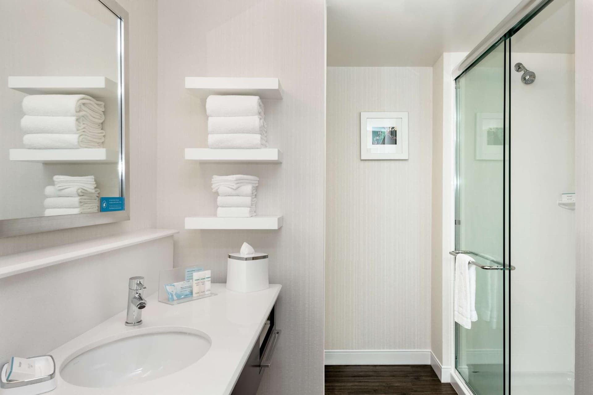 Hampton Inn & Suites by Hilton Seattle/Northgate gallery photo in Seattle, WA — image 38