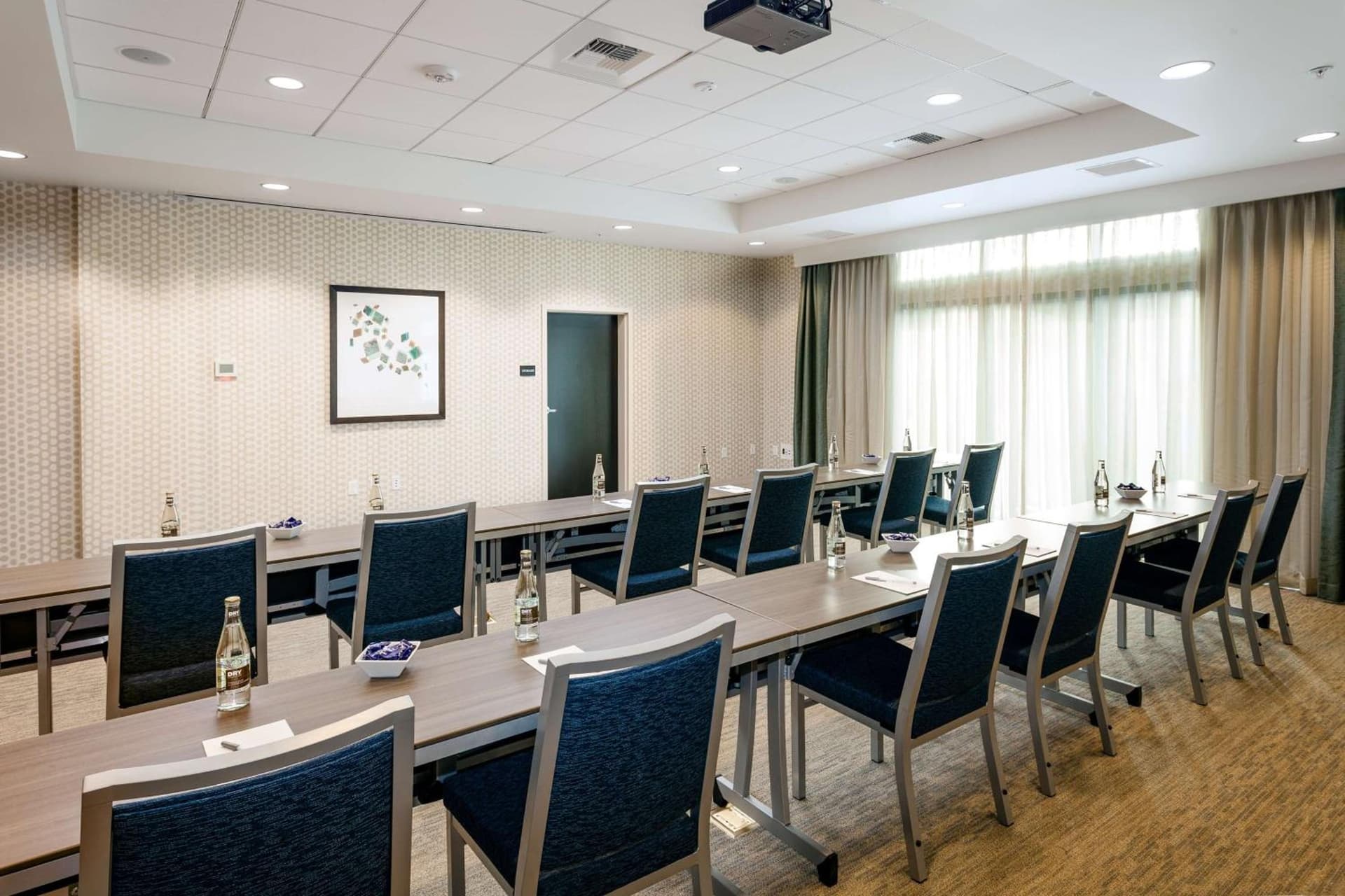 Hampton Inn & Suites by Hilton Seattle/Northgate gallery photo in Seattle, WA — image 18