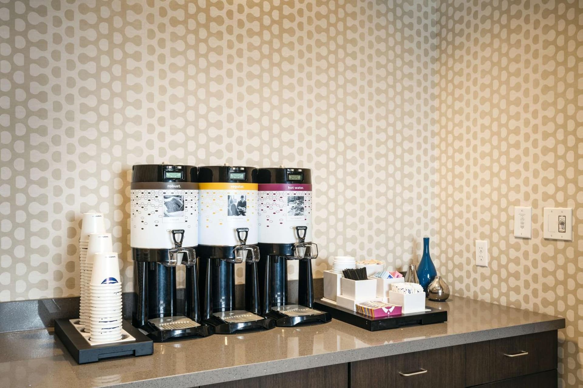 Hampton Inn & Suites by Hilton Seattle/Northgate gallery photo in Seattle, WA — image 11
