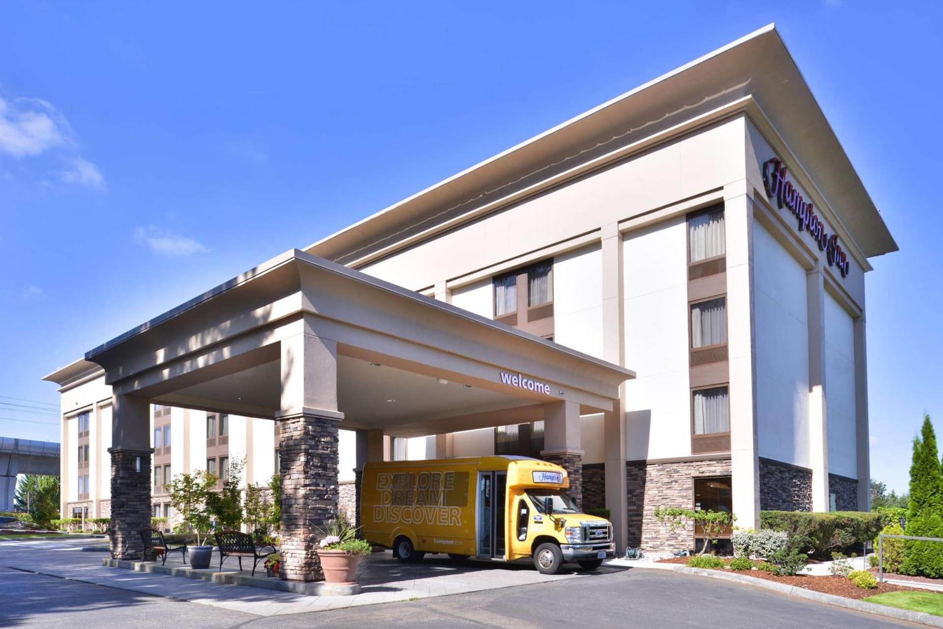 Hampton Inn Seattle Airport property views in SeaTac, WA — gallery photo 3
