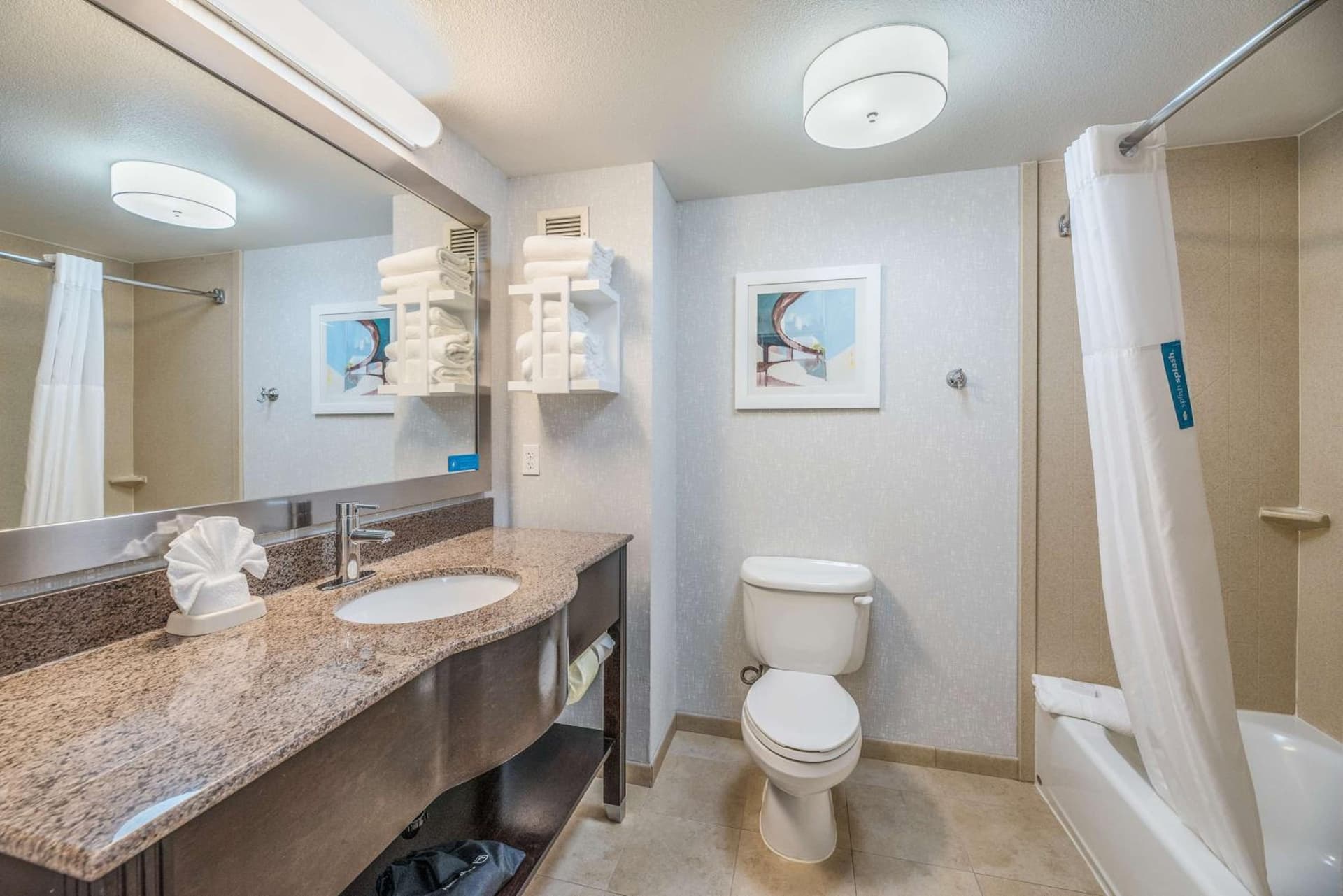 Hampton Inn Oakland-Hayward interior in Hayward, CA — gallery photo 2