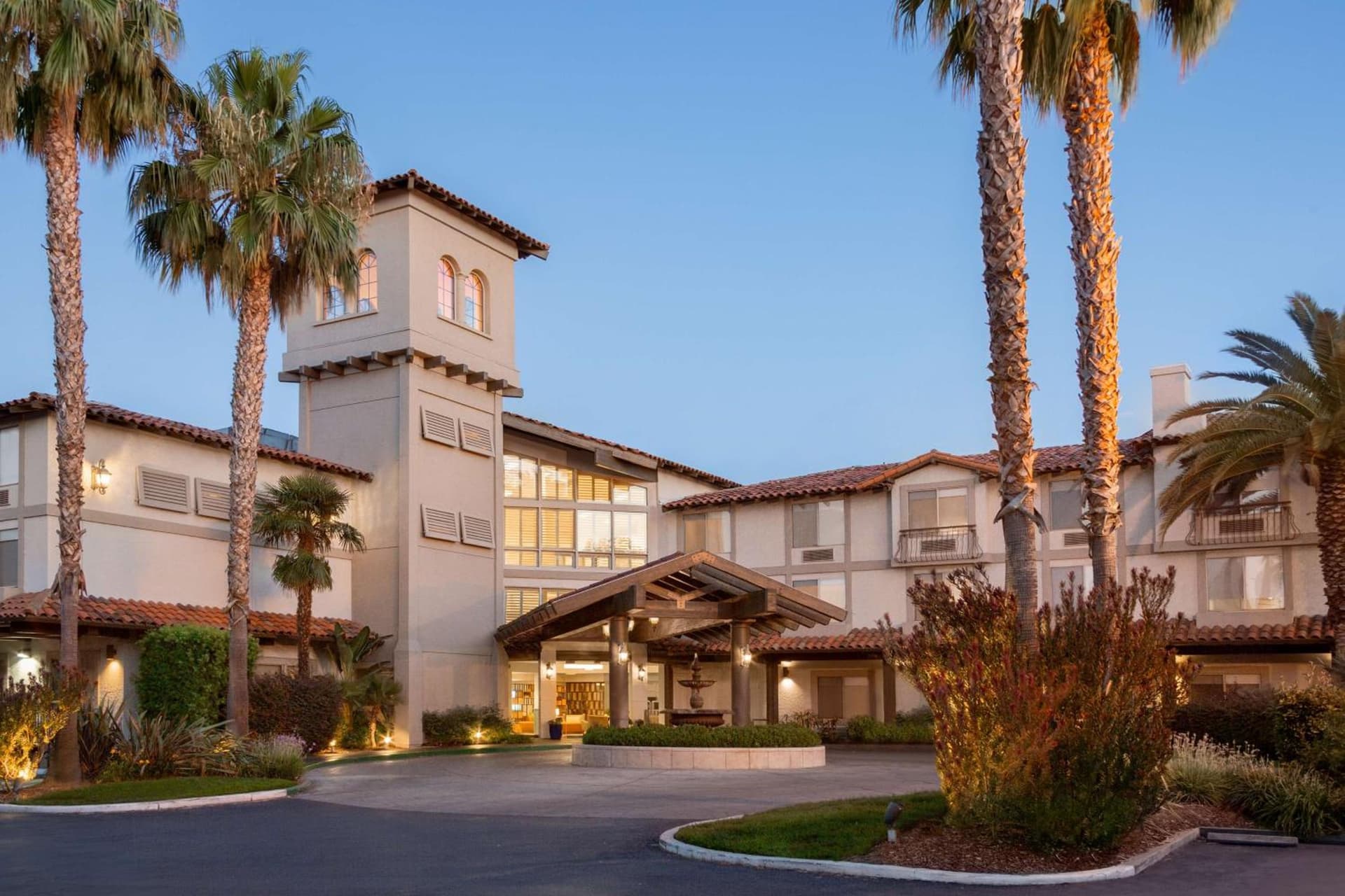 DoubleTree by Hilton Campbell - Pruneyard Plaza — hotel in Campbell, California