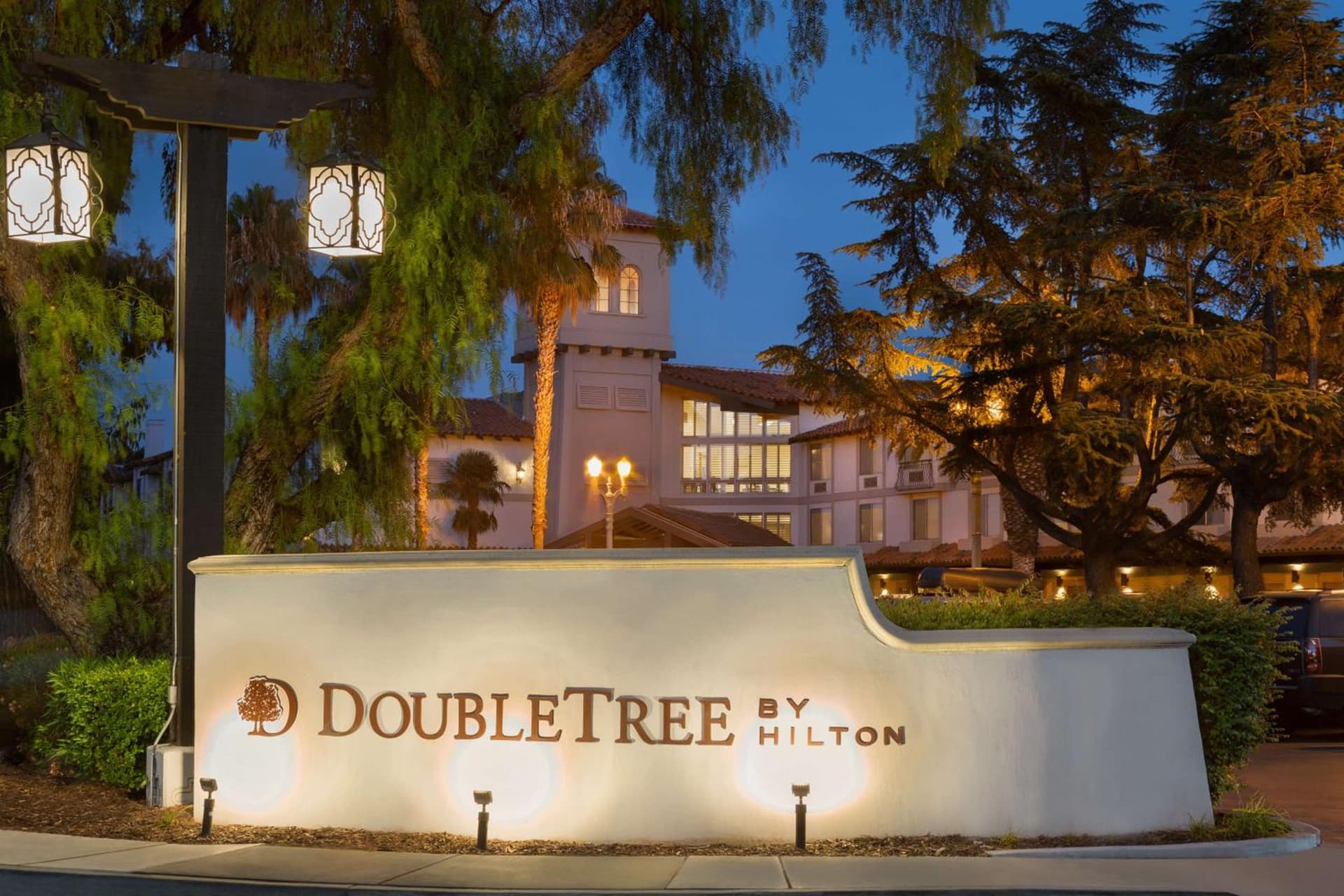 DoubleTree by Hilton Campbell - Pruneyard Plaza interior in Campbell, CA — gallery photo 2