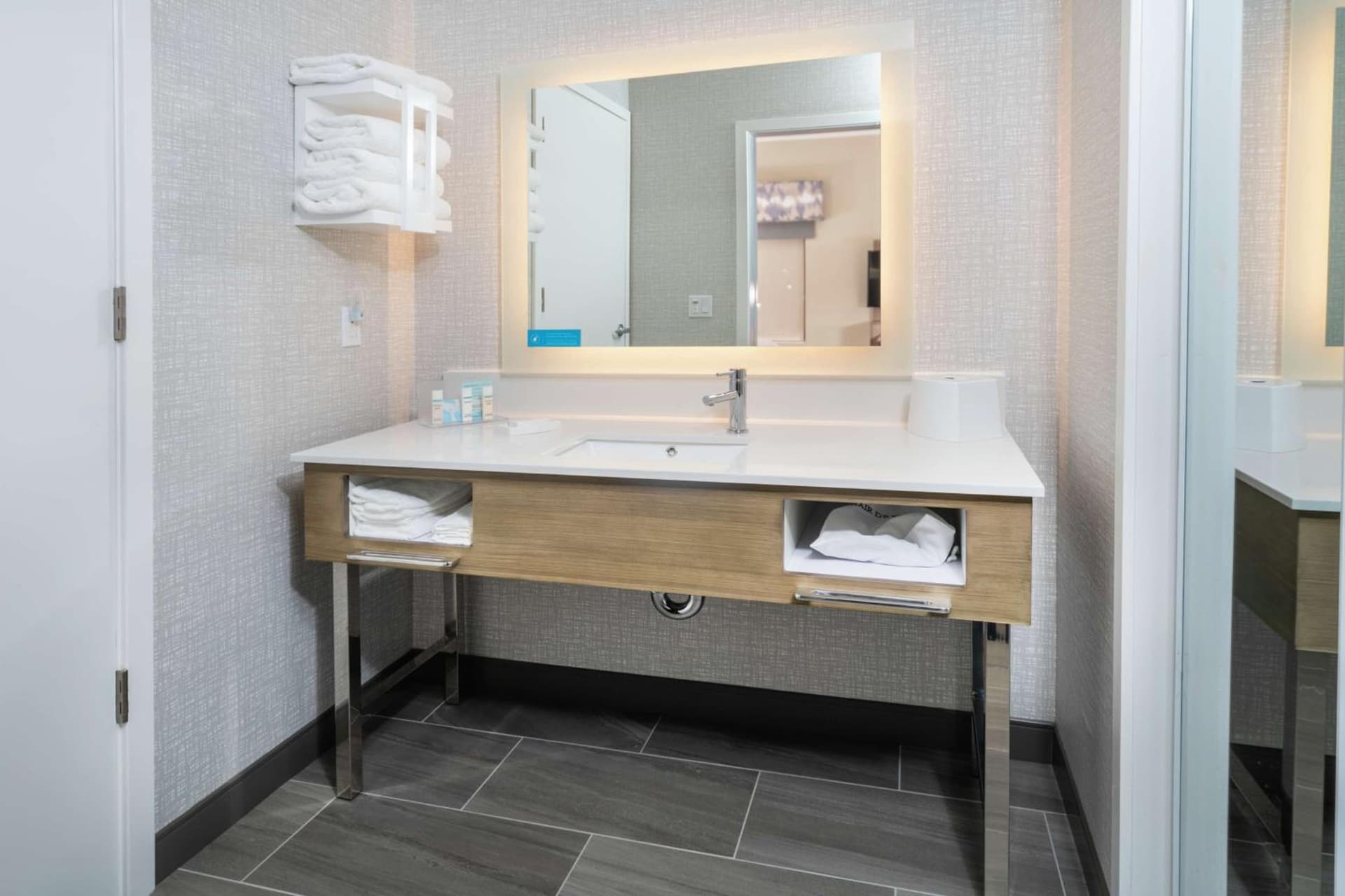 Hampton Inn & Suites Santa Maria gallery photo in Santa Maria, CA — image 14