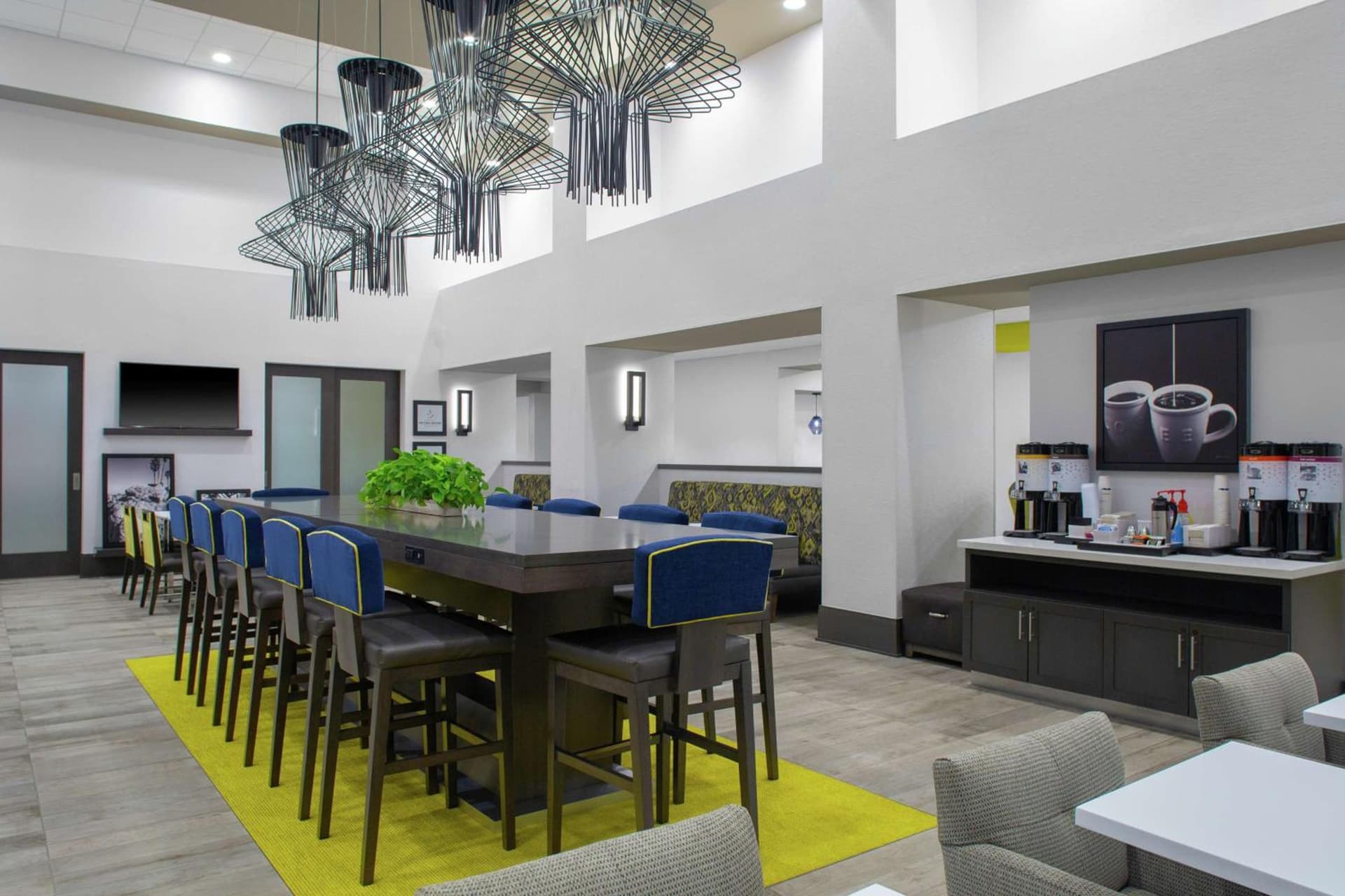 Hampton Inn & Suites Irvine/Orange County Airport property views in Irvine, CA — gallery photo 3